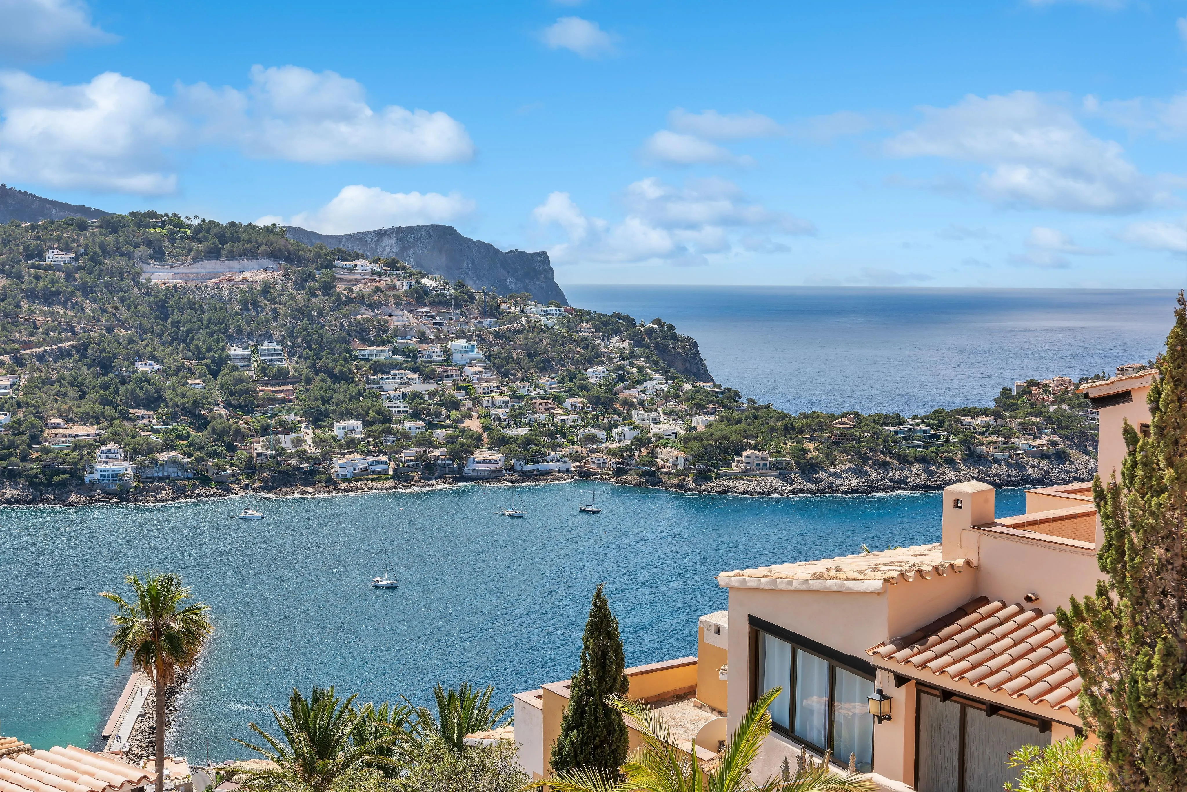 Mediterranean penthouse with harbour views-10