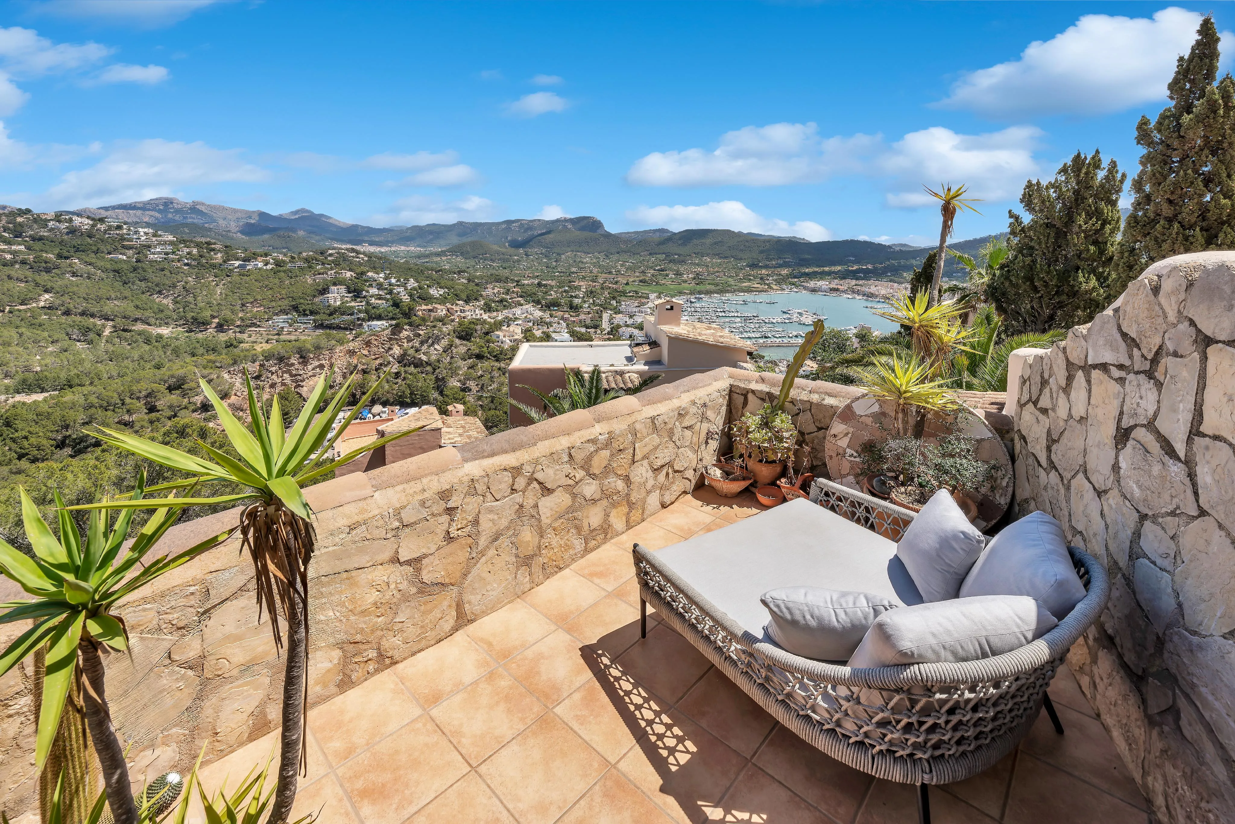 Mediterranean penthouse with harbour views-19