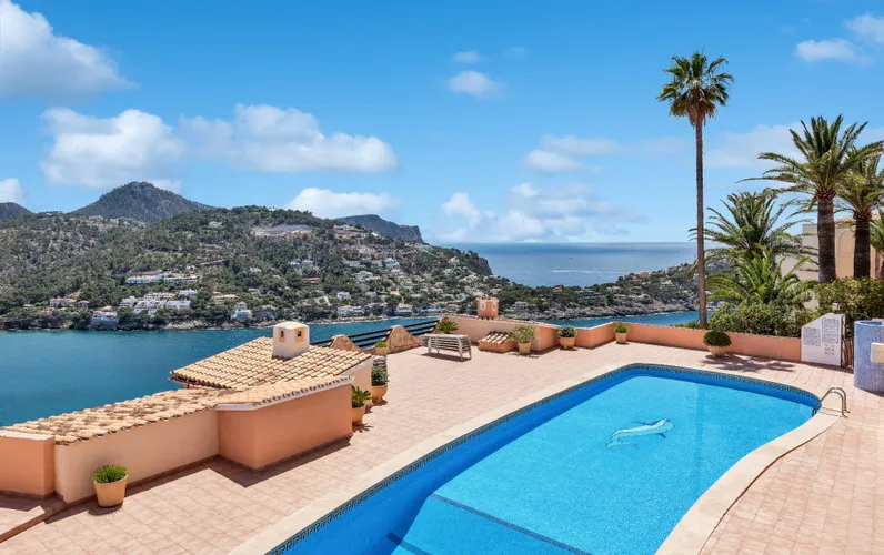 Śródziemnomorski penthouse z widokiem na port