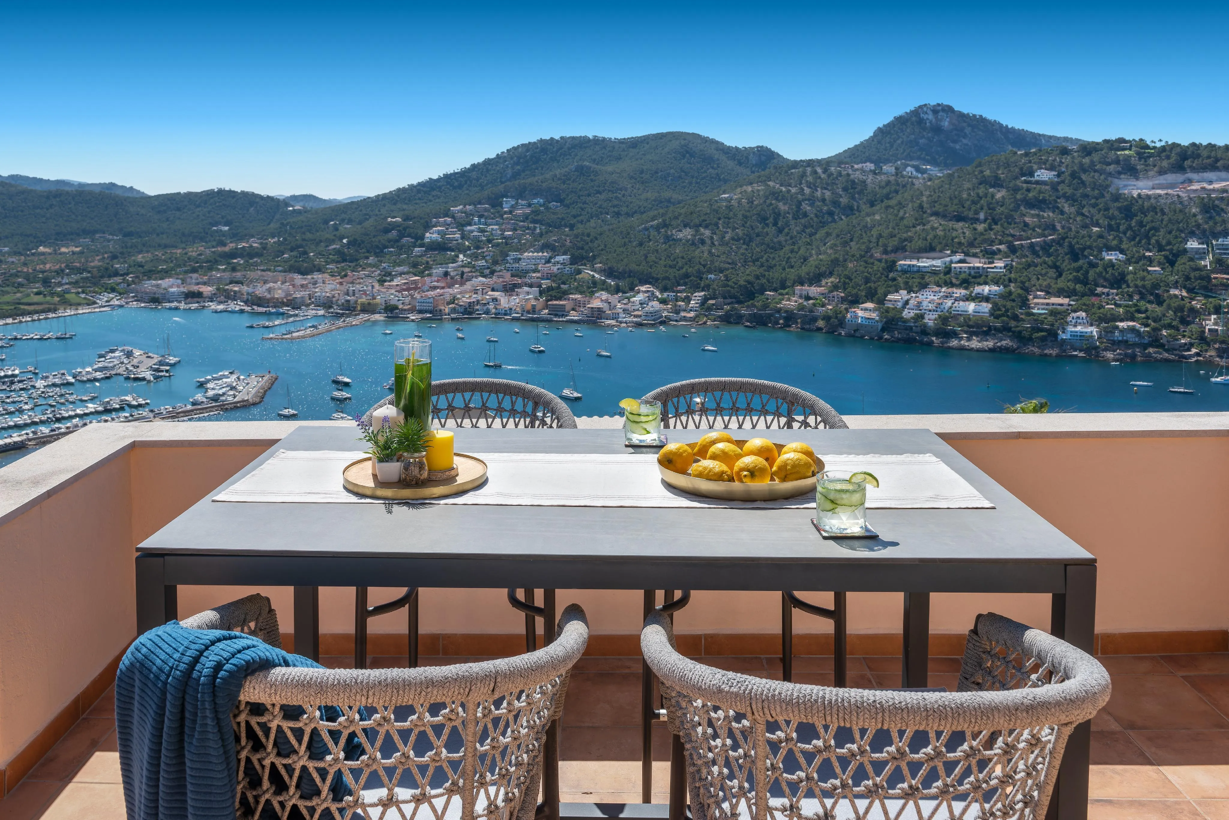 Śródziemnomorski penthouse z widokiem na port-5