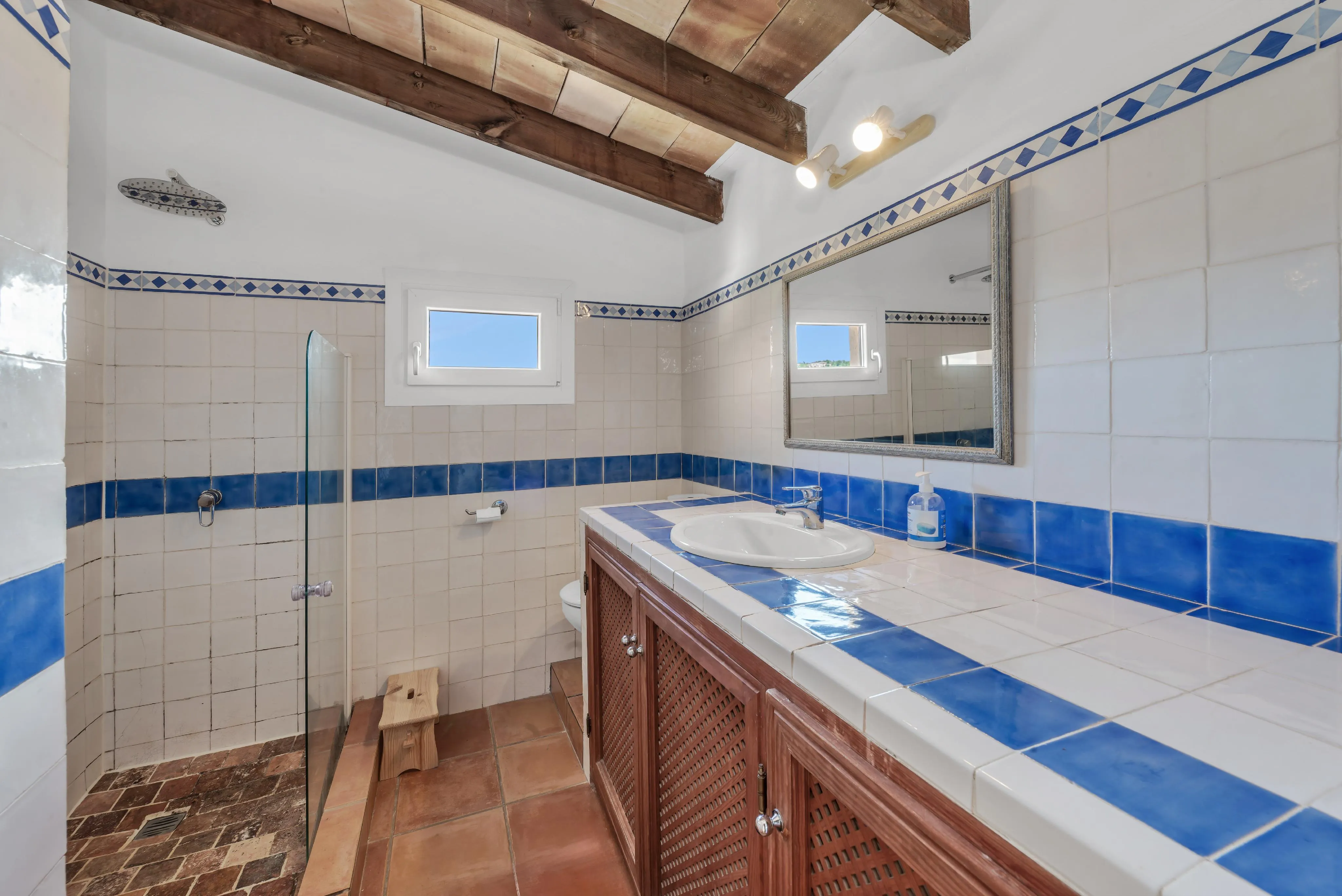 Mediterranean penthouse with harbour views-9