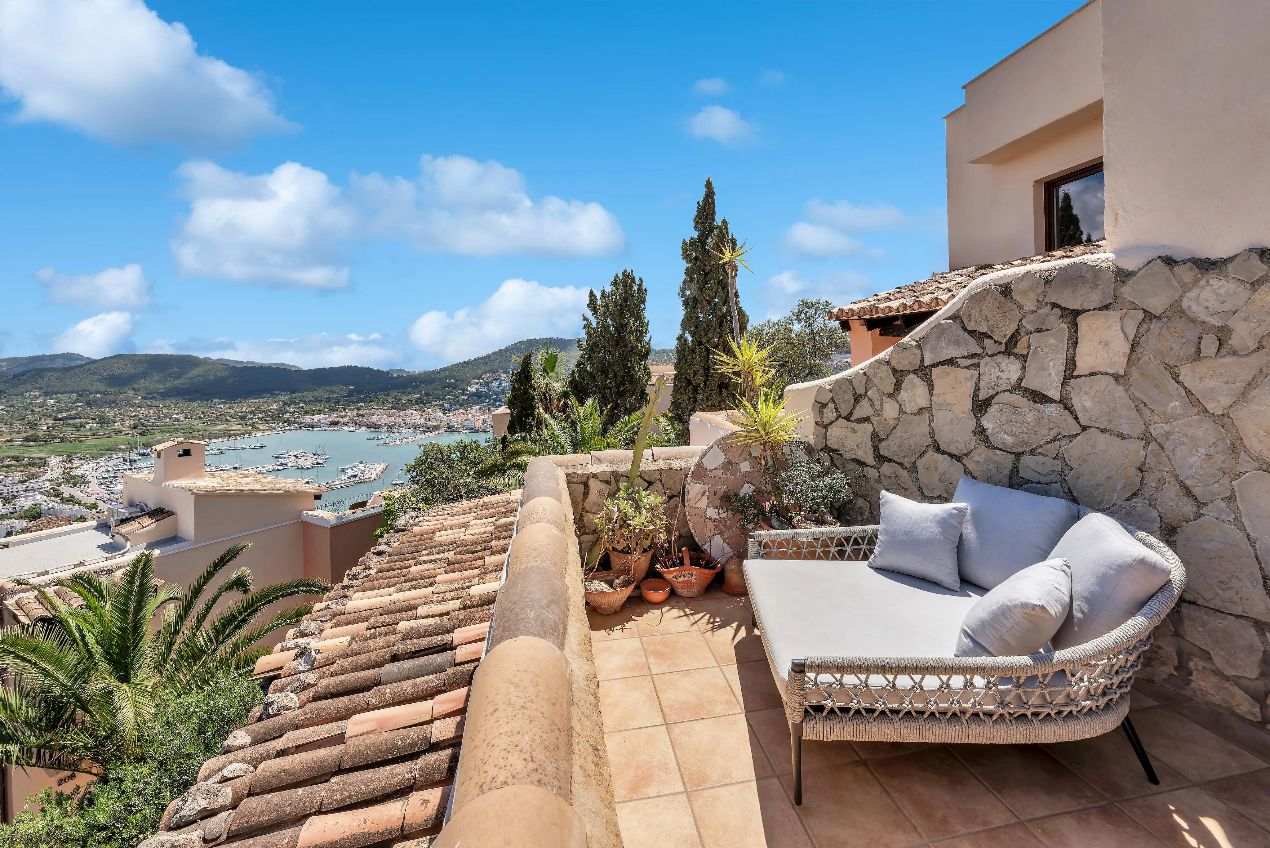 Mediterranean penthouse with harbour views-2