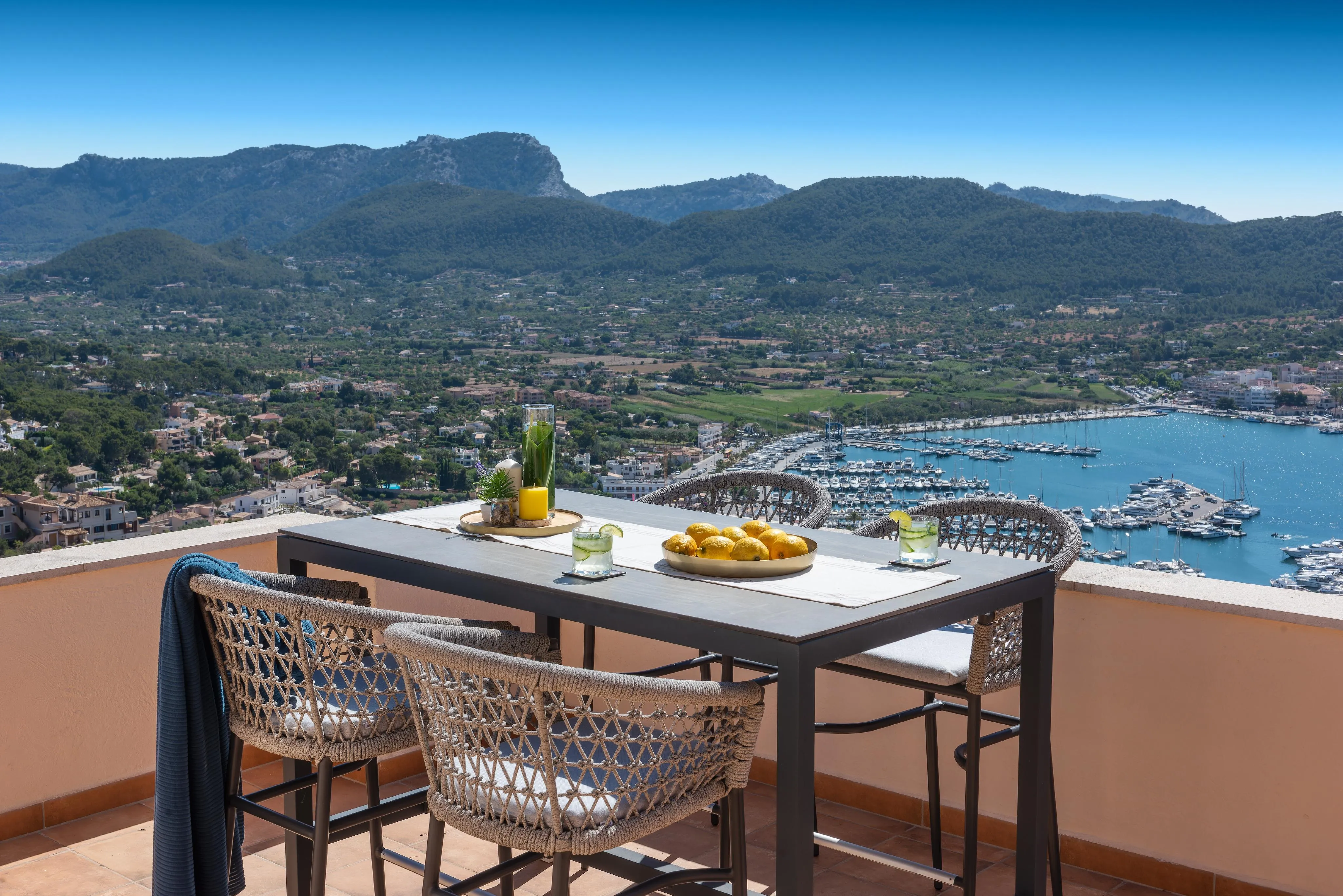 Śródziemnomorski penthouse z widokiem na port-29