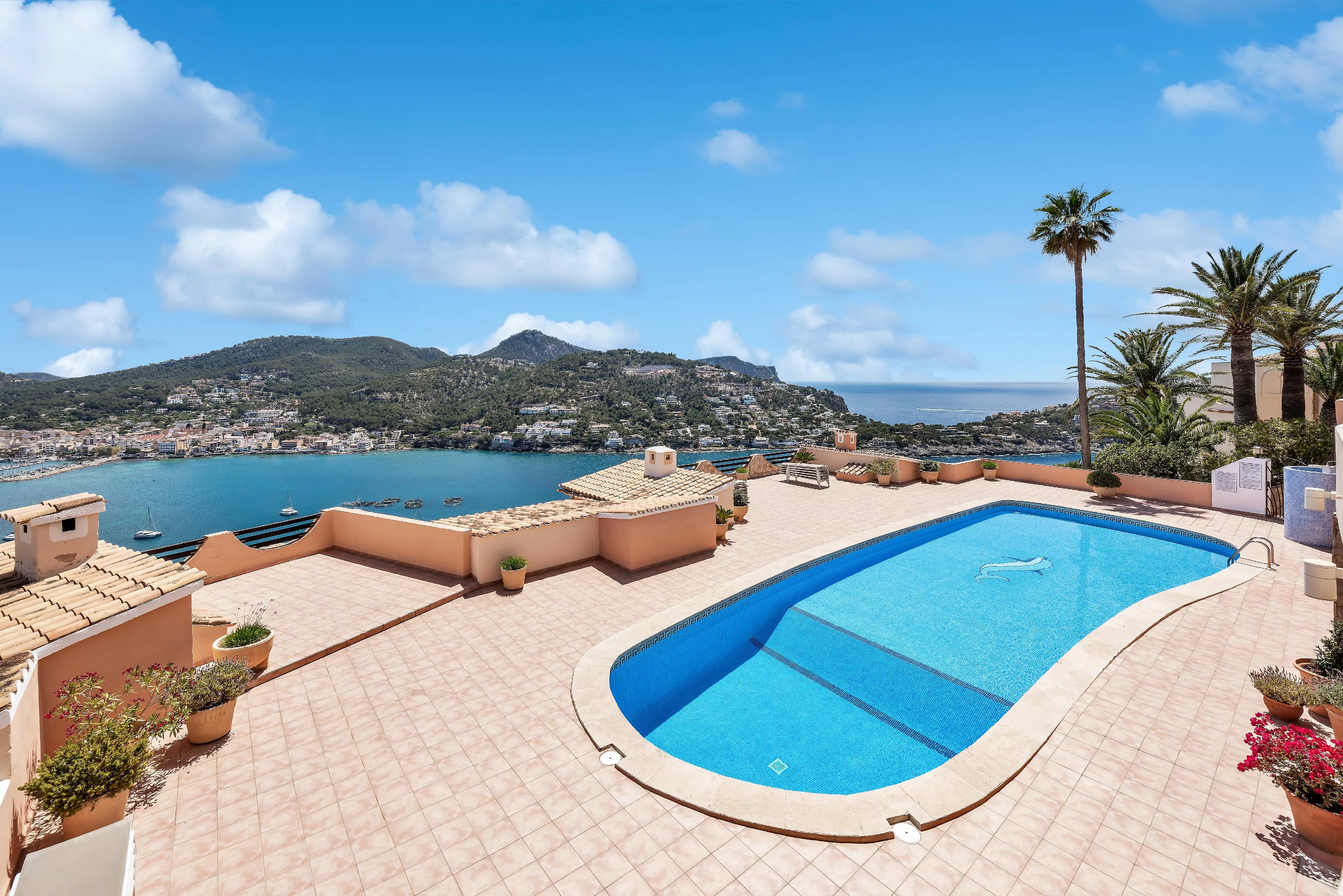 Mediterranean penthouse with harbour views-26