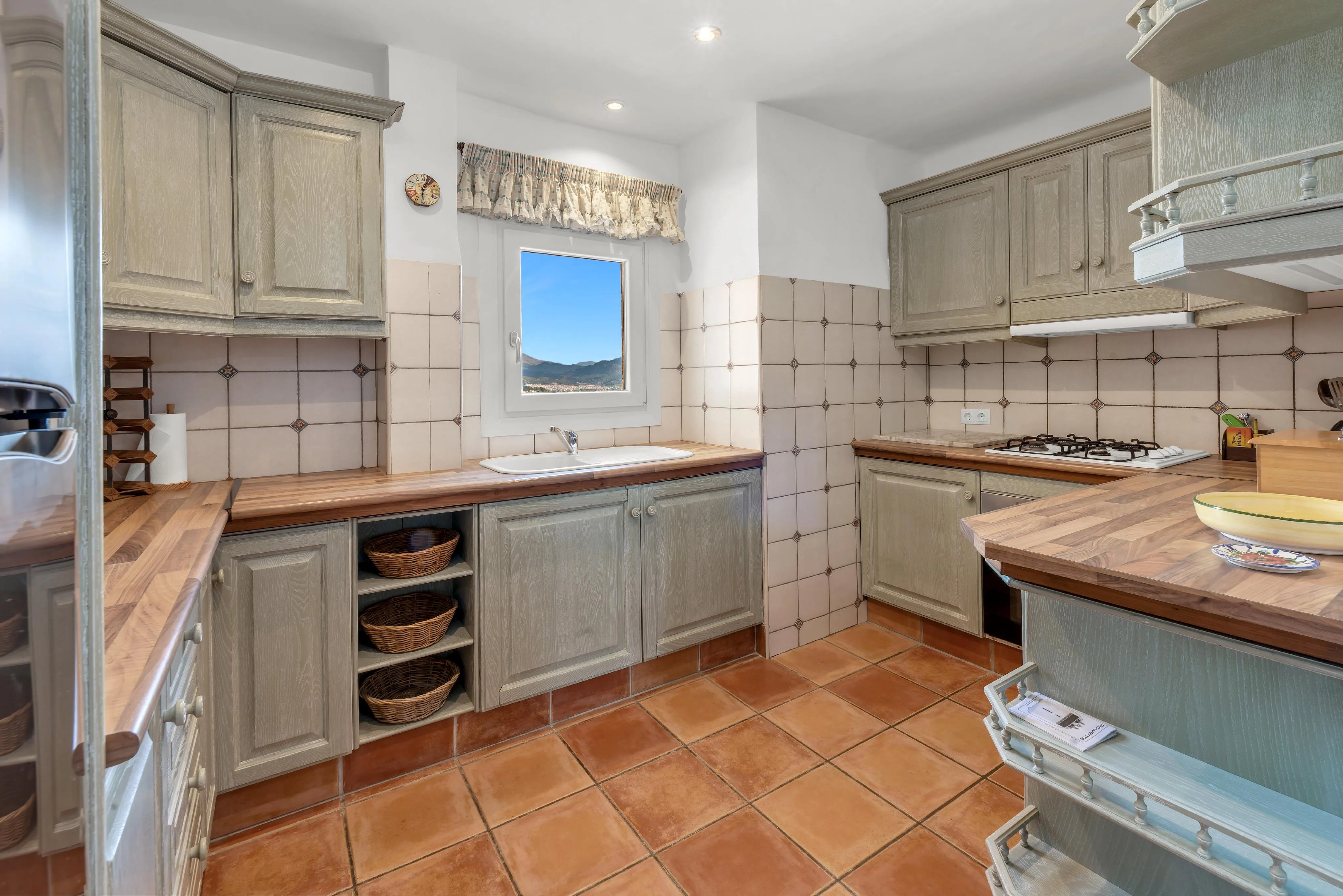 Śródziemnomorski penthouse z widokiem na port-21