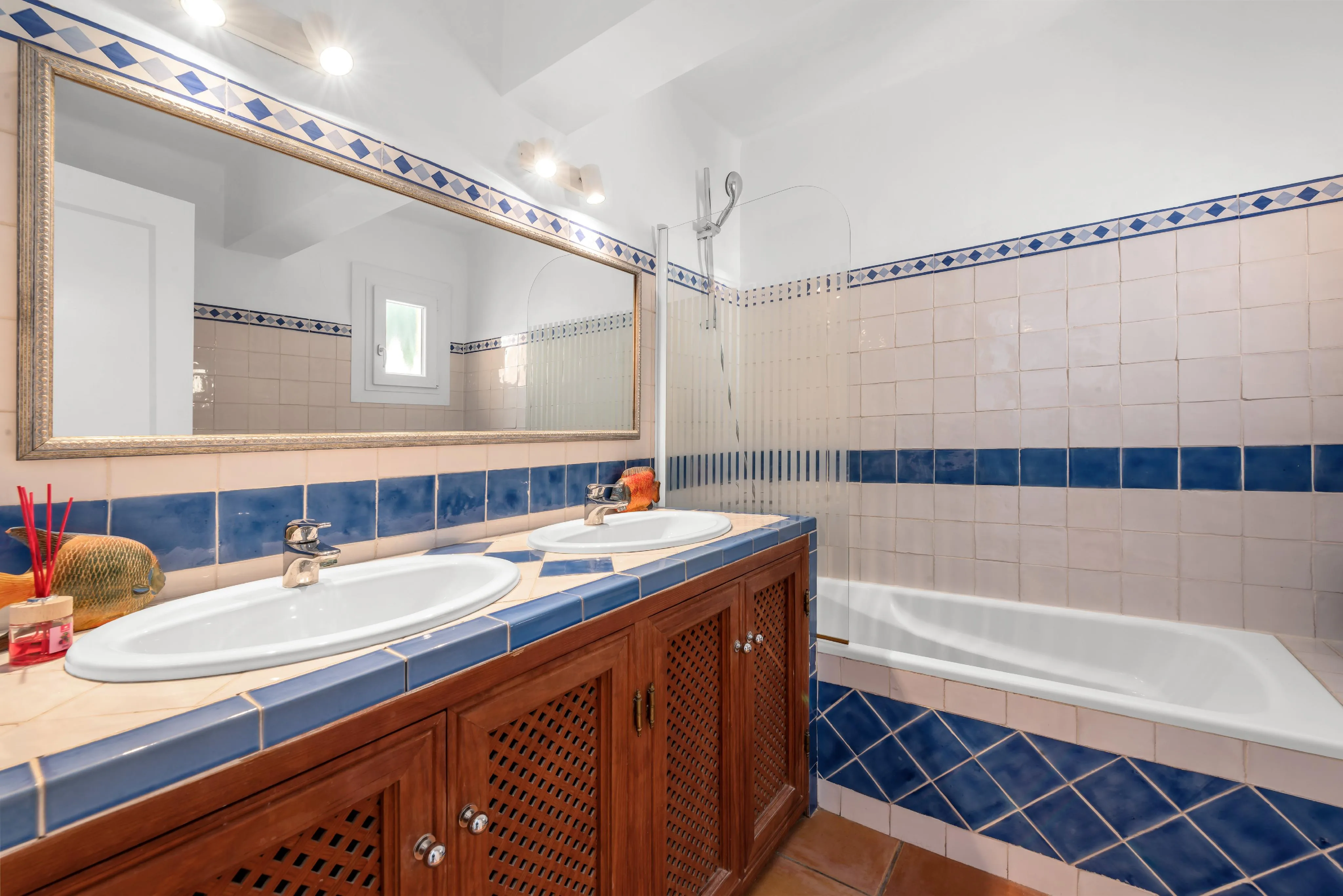 Śródziemnomorski penthouse z widokiem na port-24