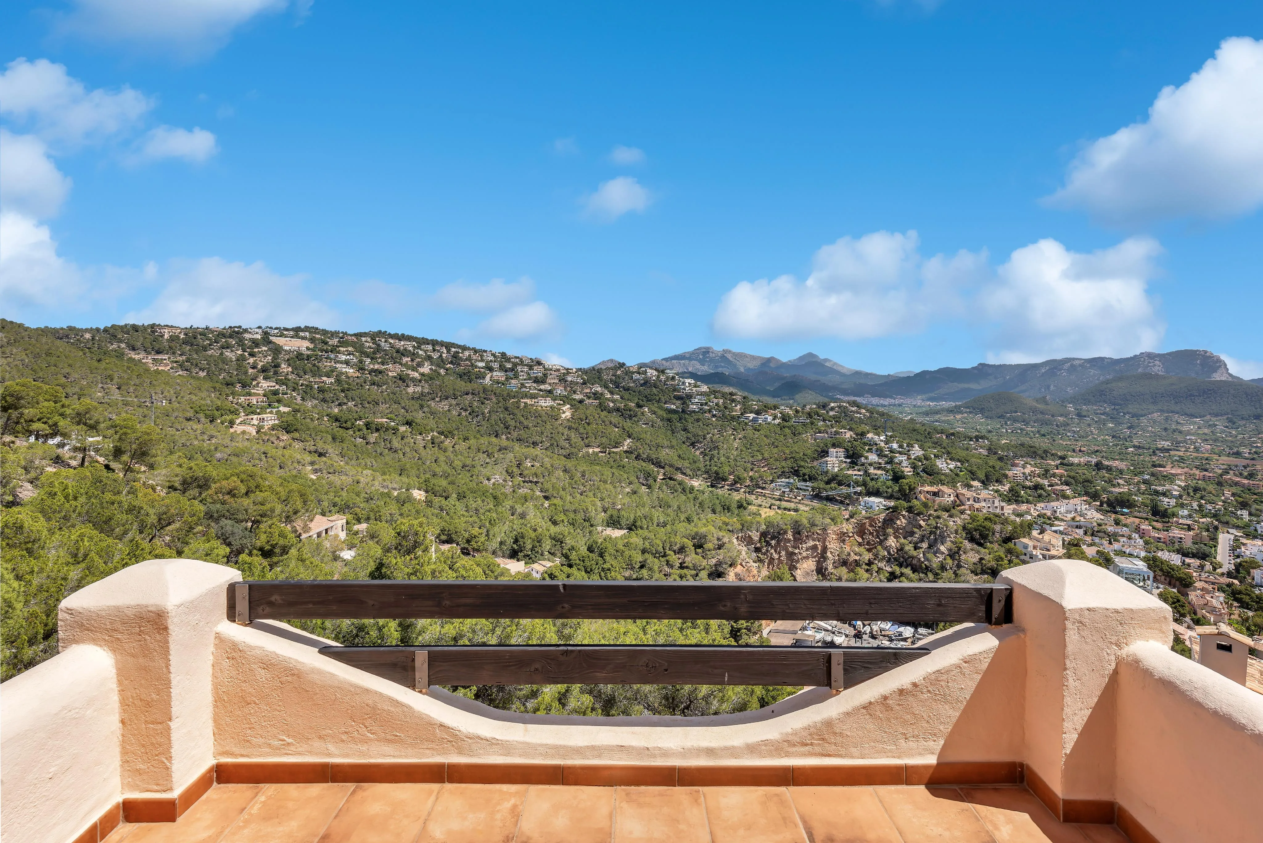 Mediterranean penthouse with harbour views-17