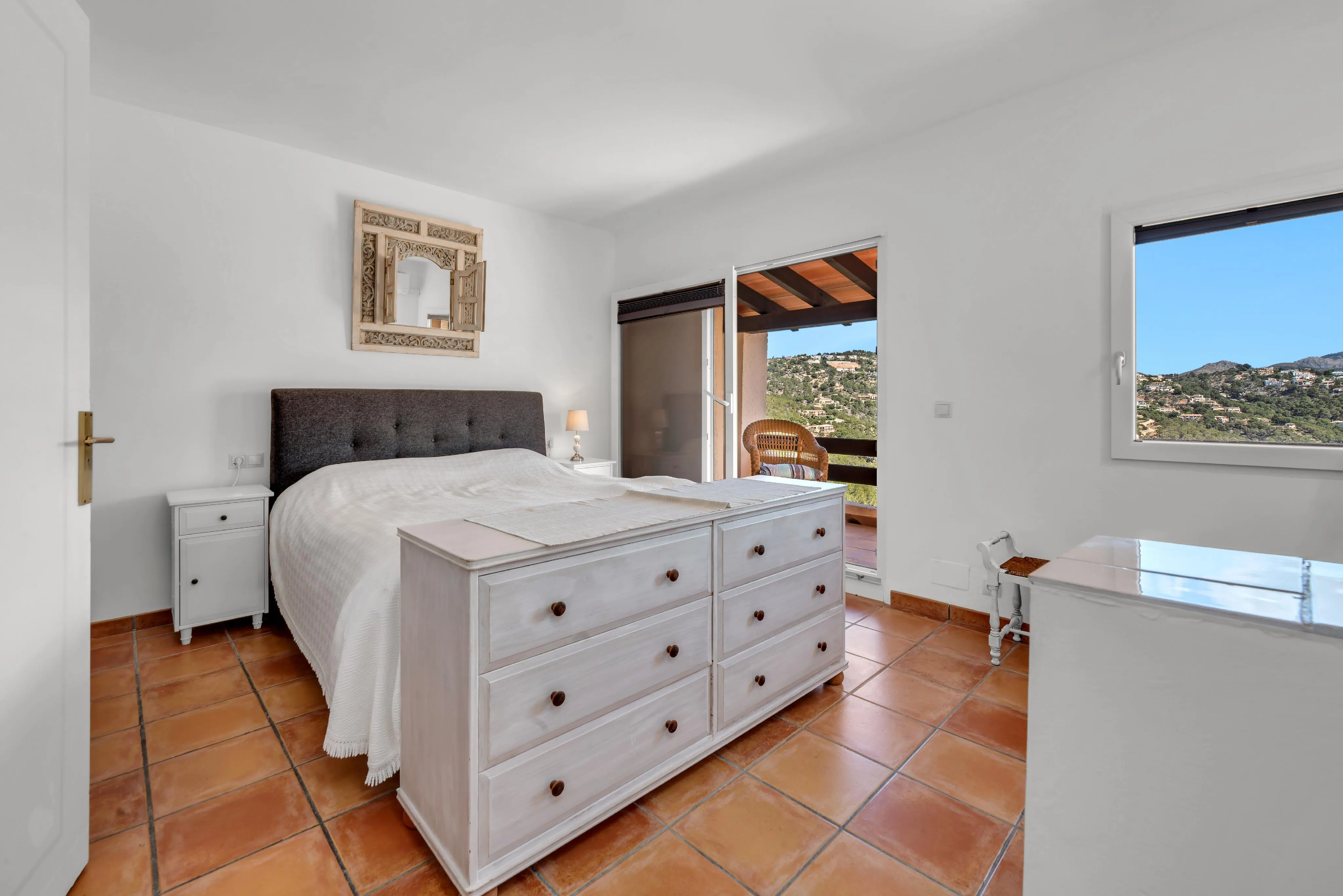 Śródziemnomorski penthouse z widokiem na port-23