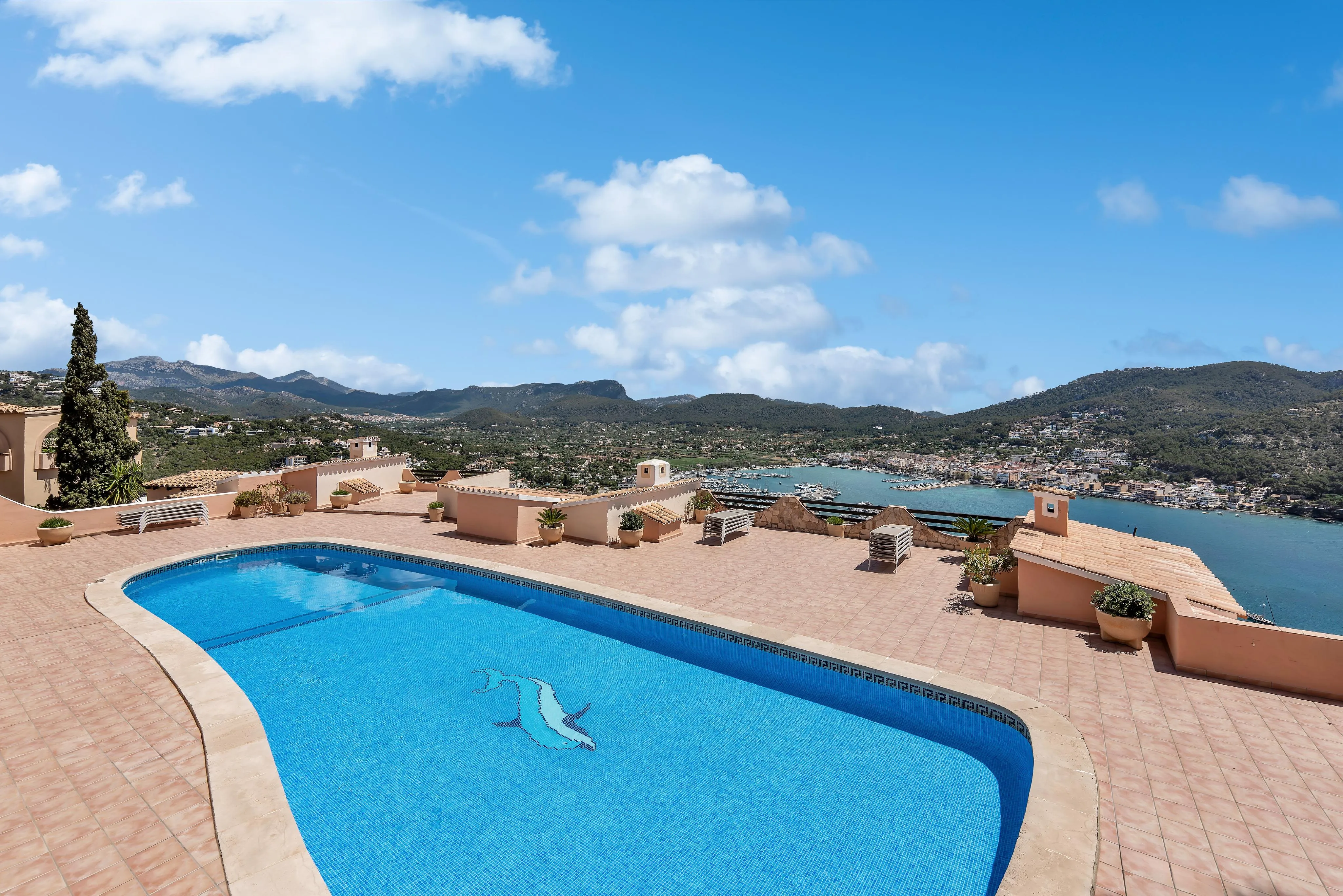 Mediterranean penthouse with harbour views-25