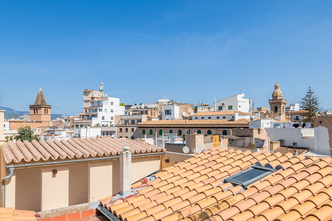 Stylish penthouse with spacious terraces in the heart of the Old Town-22