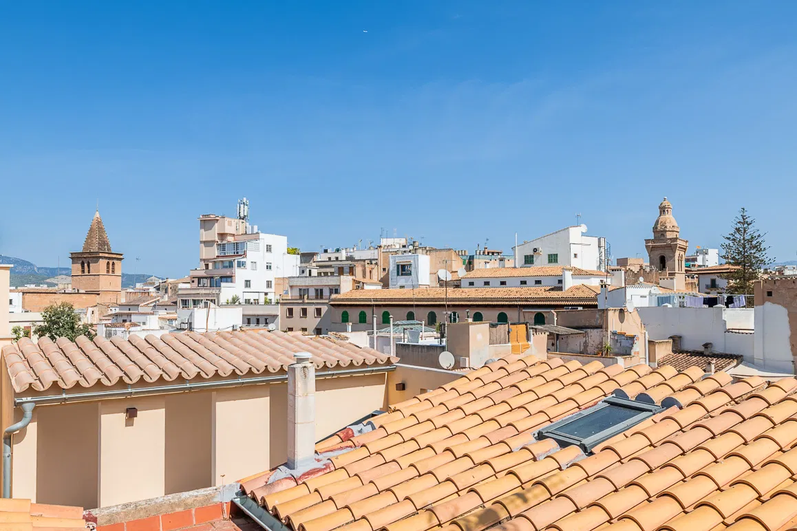 Stylish penthouse with spacious terraces in the heart of the Old Town-22