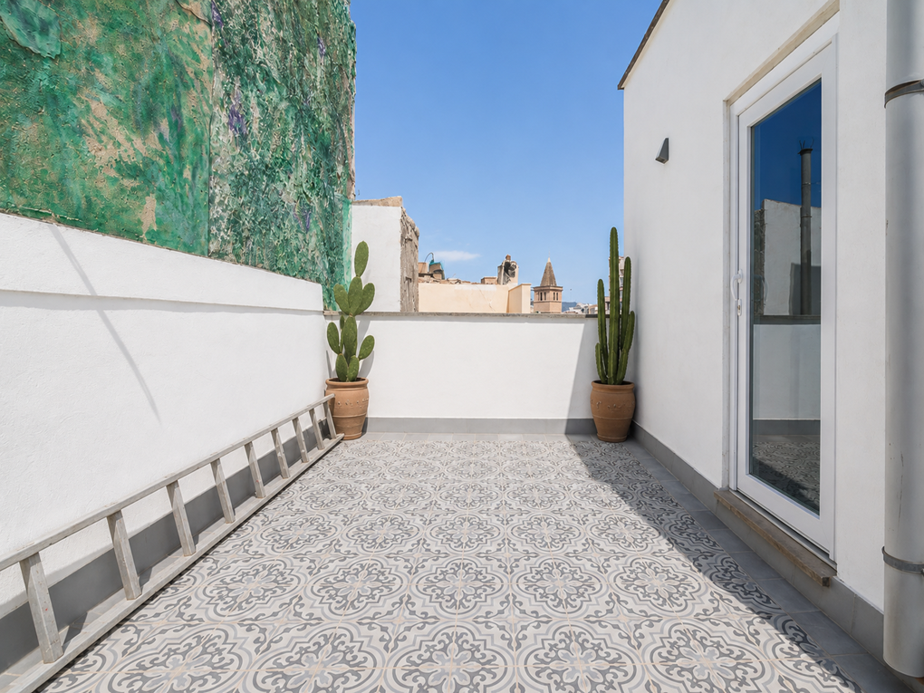 Stylish penthouse with spacious terraces in the heart of the Old Town-17