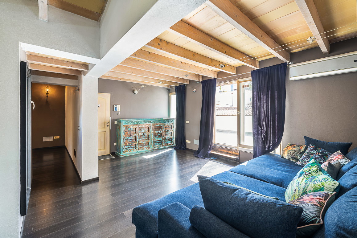 Stylish penthouse with spacious terraces in the heart of the Old Town-12
