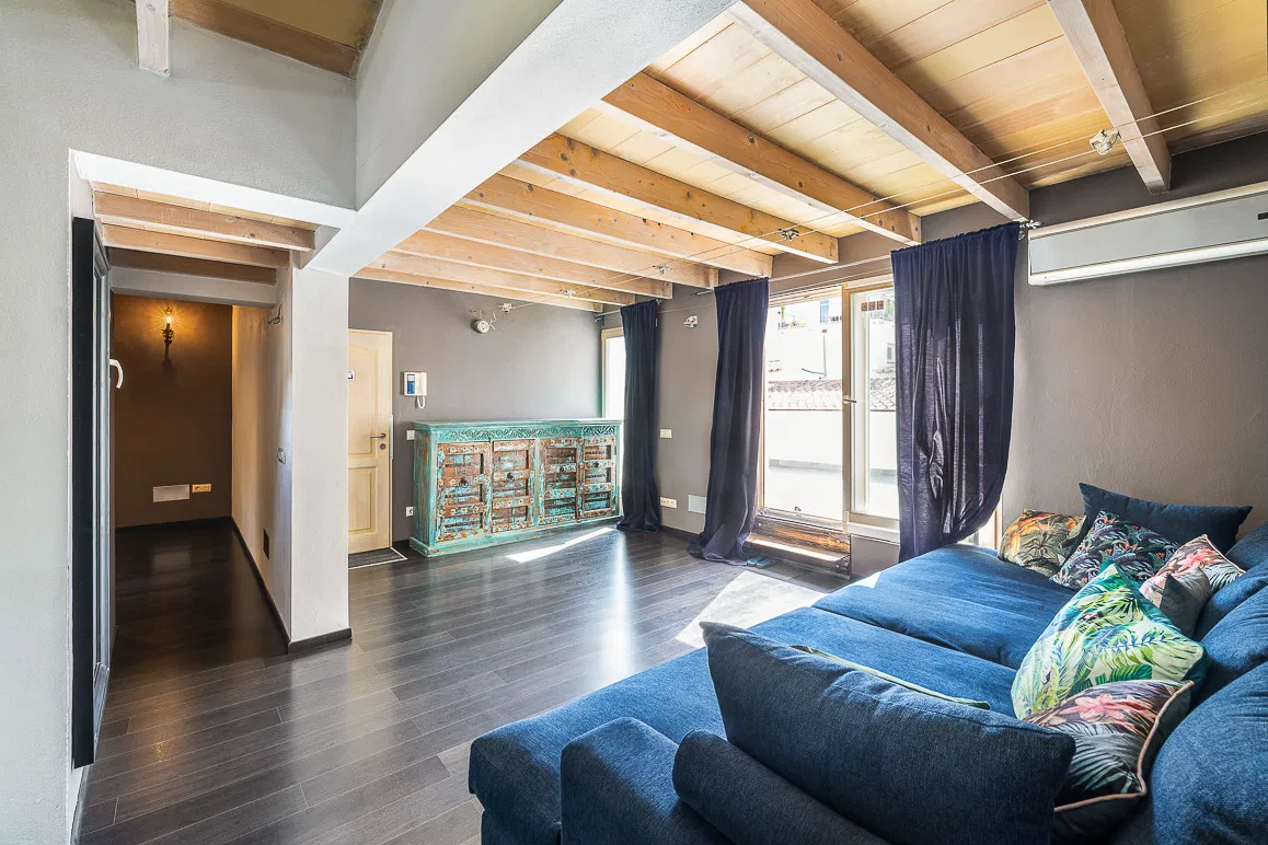 Stylish penthouse with spacious terraces in the heart of the Old Town-12