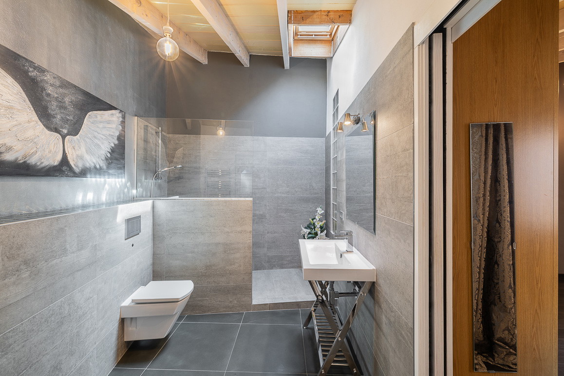 Stylish penthouse with spacious terraces in the heart of the Old Town-16