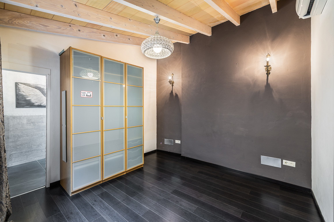 Stylish penthouse with spacious terraces in the heart of the Old Town-13