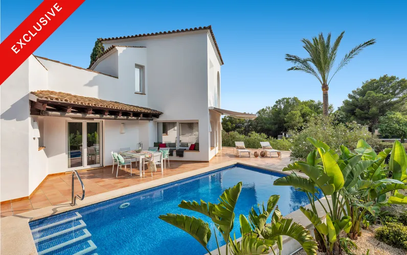 Vila mediterrània amb casa de convidats