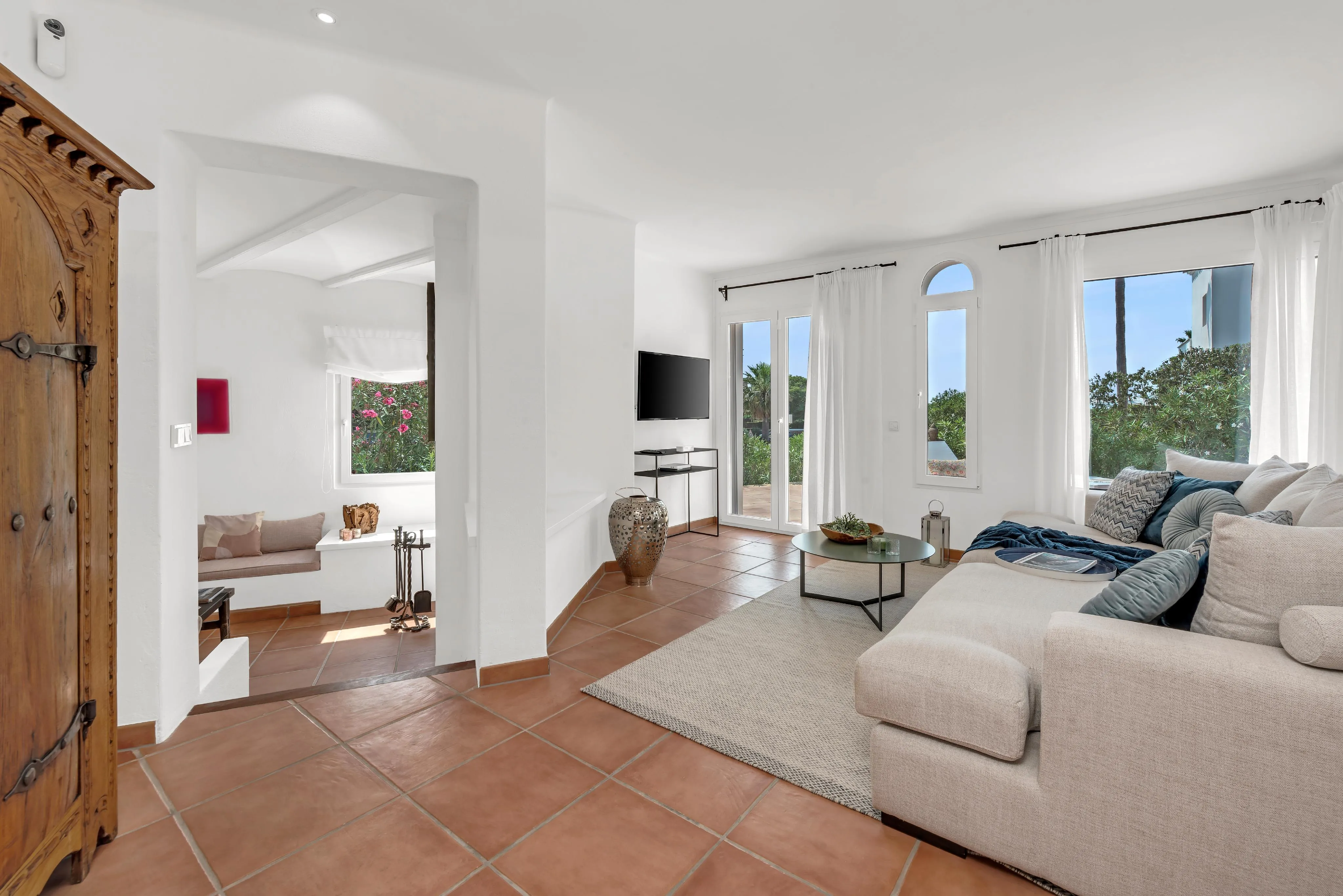 Mediterranean Villa with Guest House-3