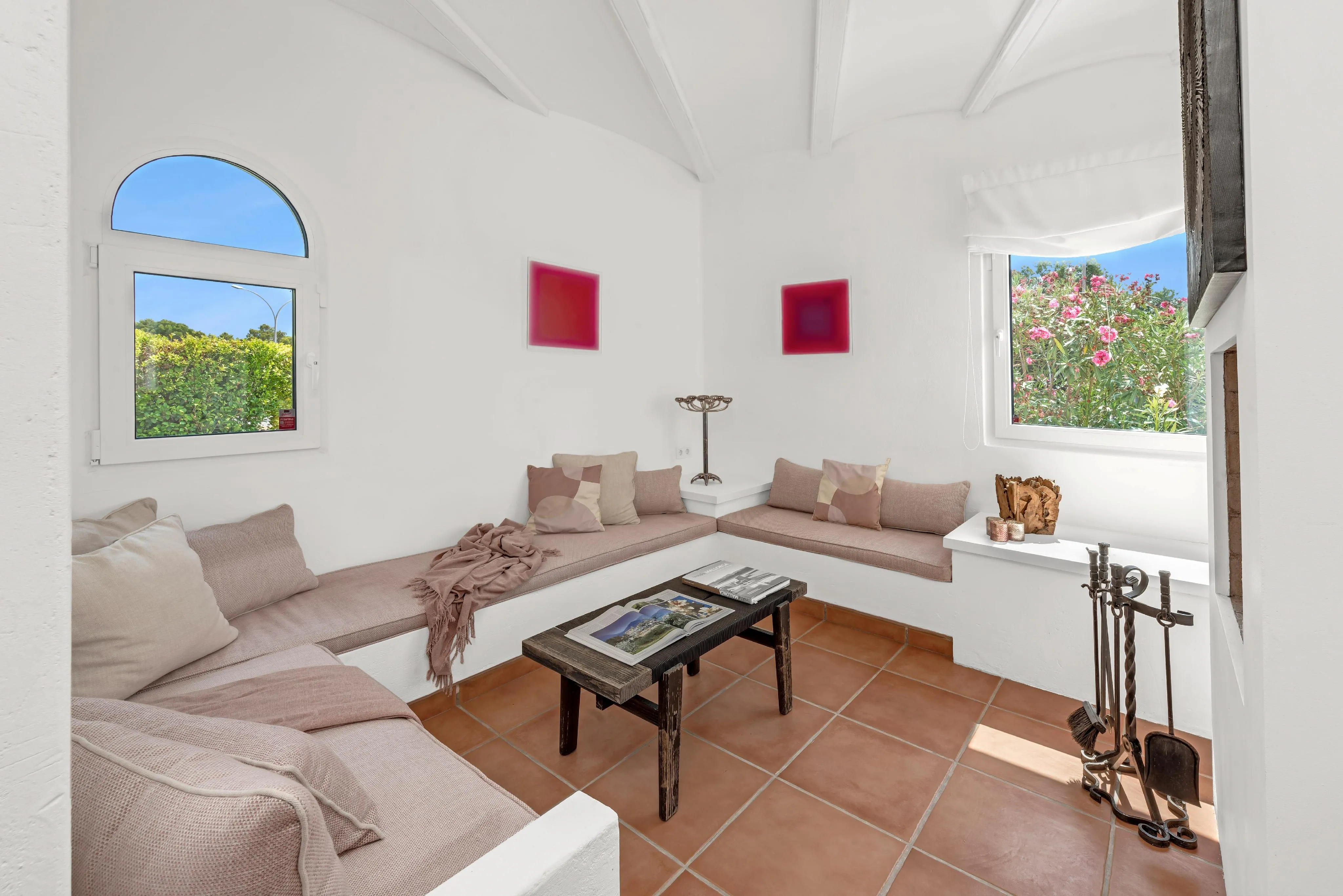 Mediterranean Villa with Guest House-4