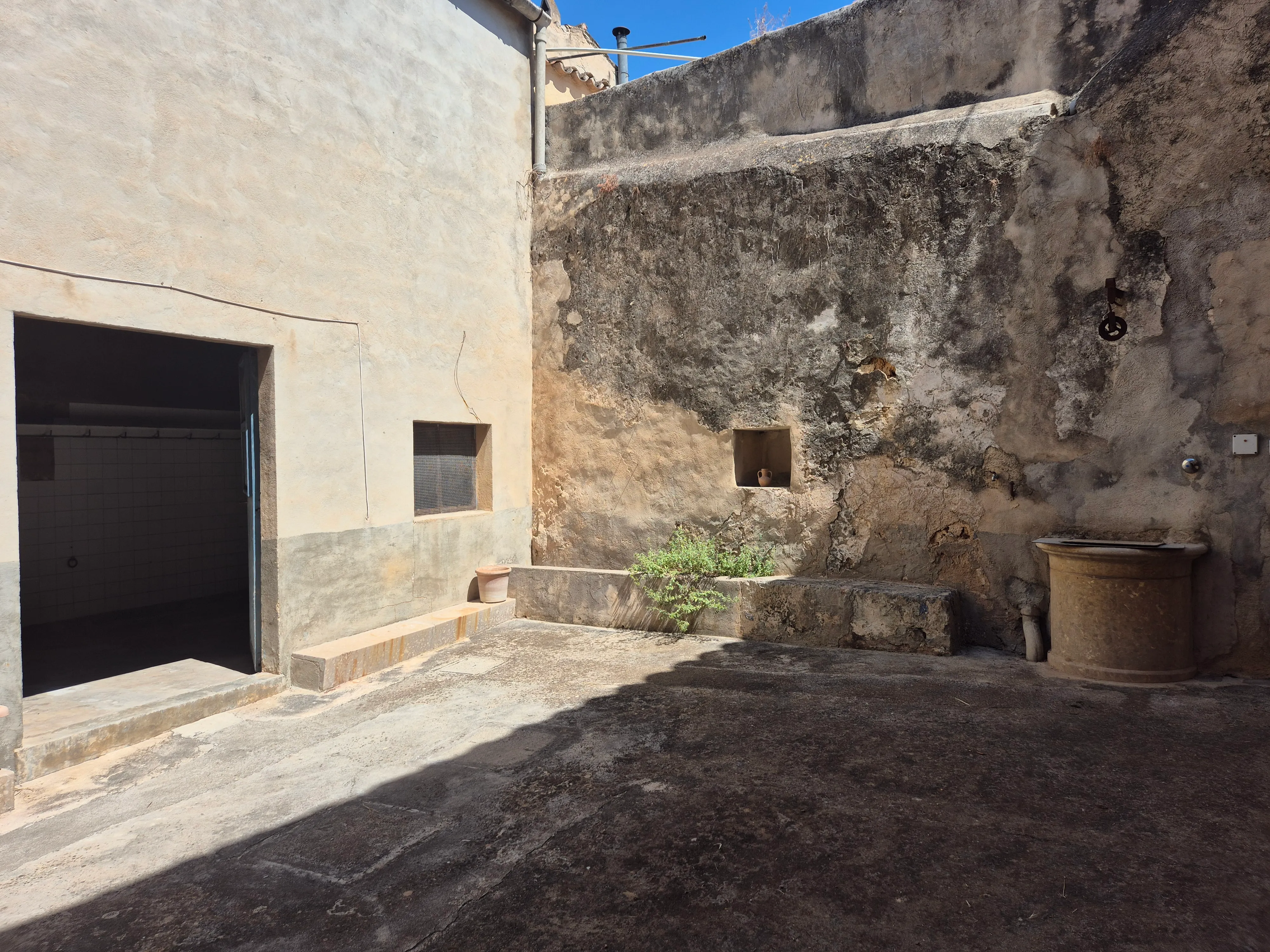 Àmplia casa de poble amb pati interior a Sencelles-17