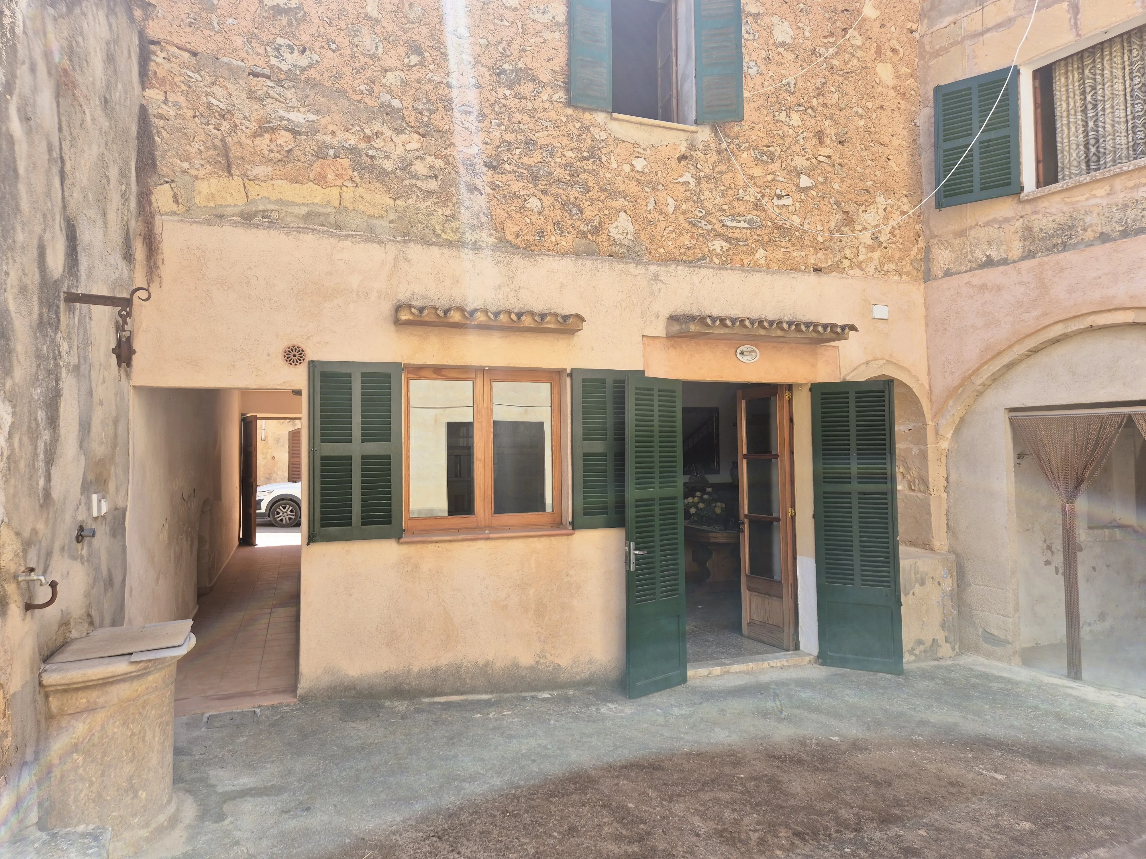 Àmplia casa de poble amb pati interior a Sencelles-20