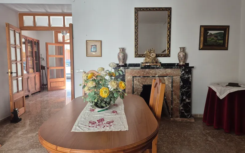 Duży wiejski dom z dziedzińcem w Sencelles