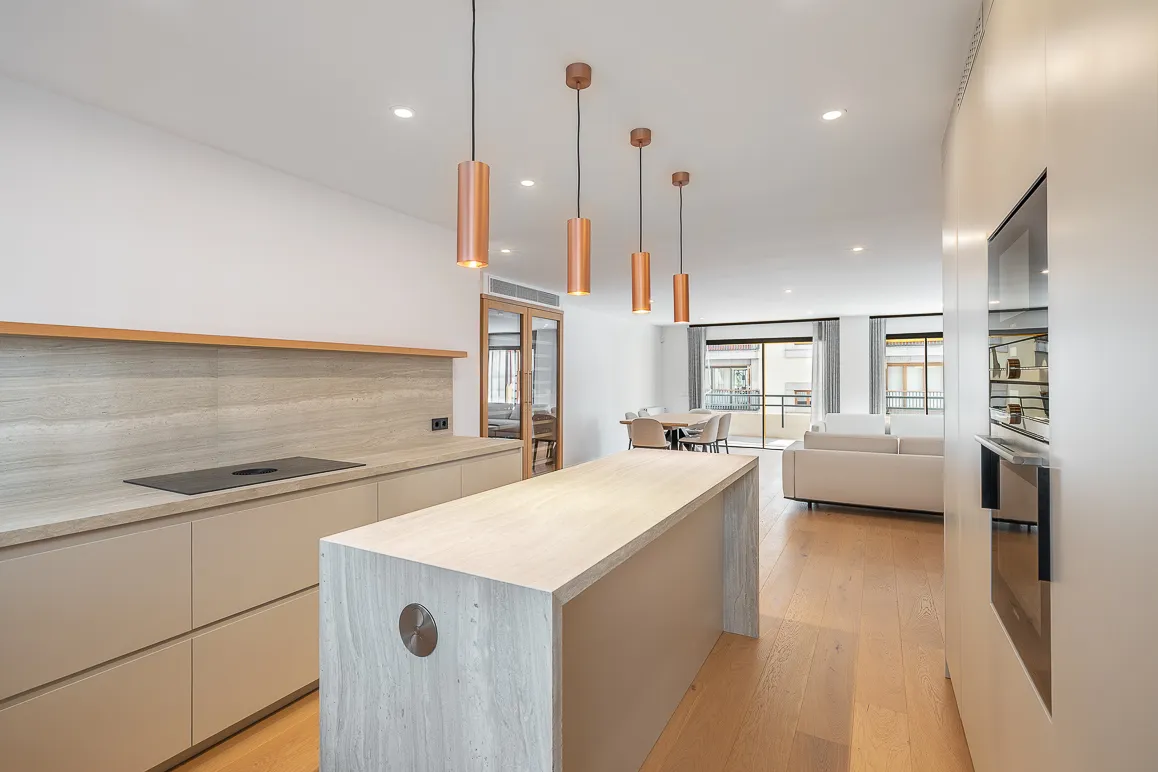 Apartament modern i renovat, moblat amb equipament d'alta qualitat-4