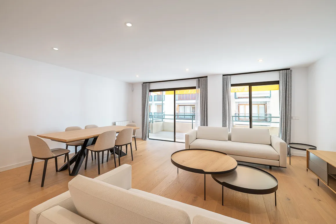 Apartament modern i renovat, moblat amb equipament d'alta qualitat-1