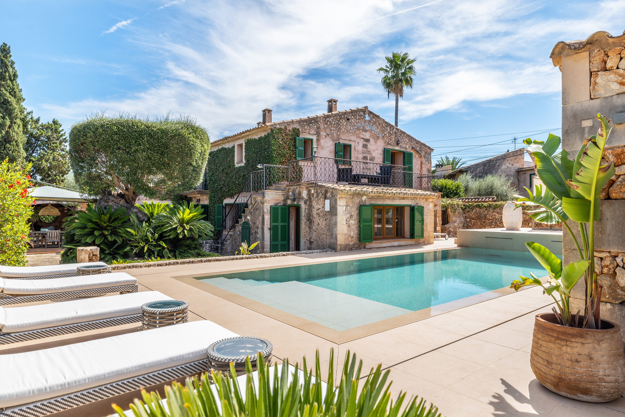 Charming Estate with Large Garden, Swimming Pool and Garage in Ses Alqueries