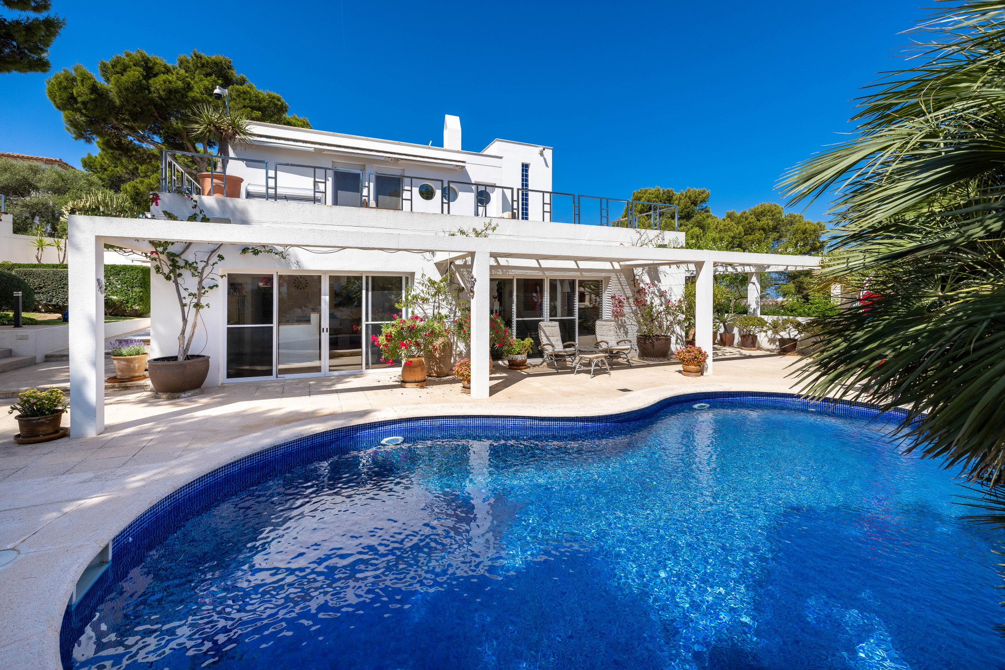 Propiedad exclusiva con dos villas y vistas al mar