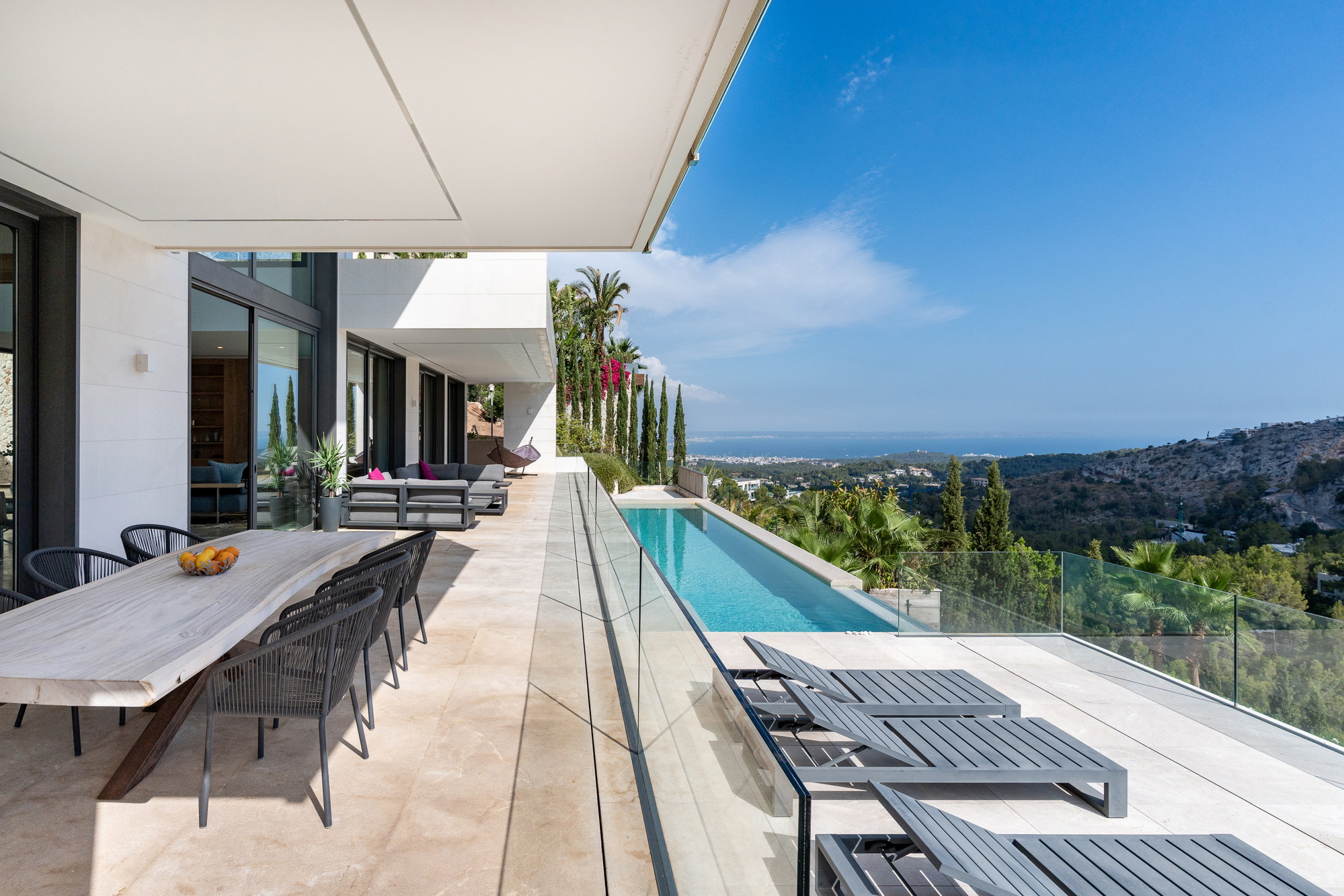 Moderne Villa mit unverbaubarem Panoramablick auf das Meer