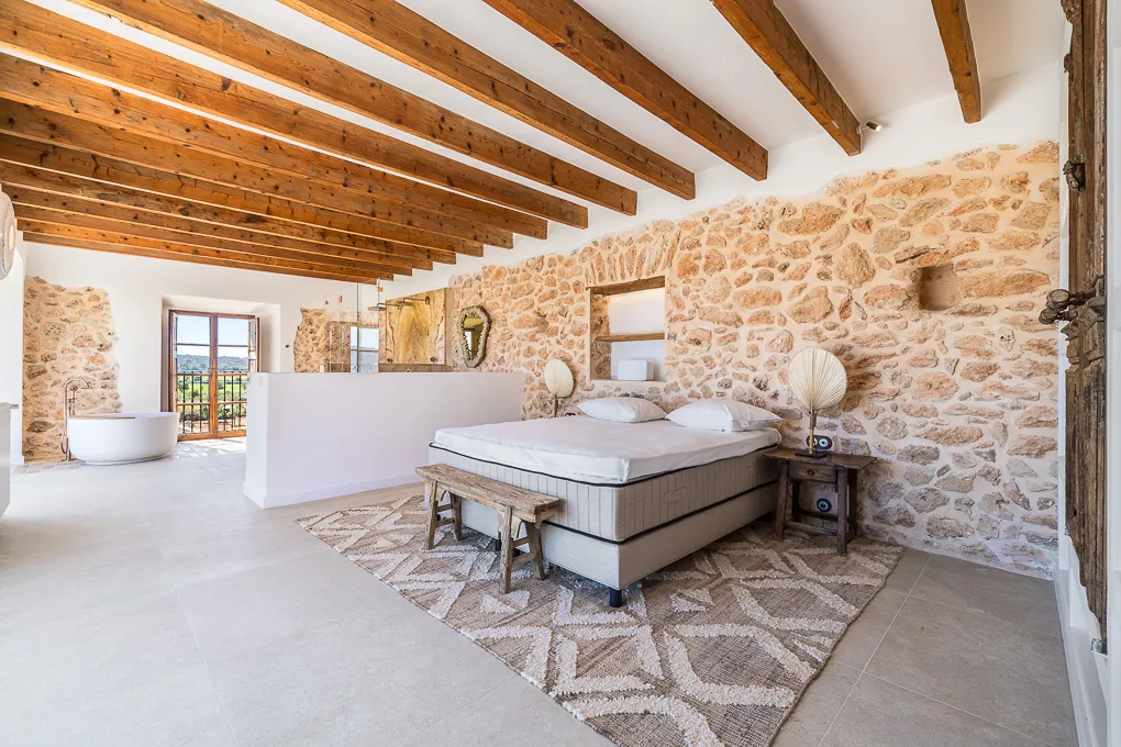 Extraordinaria finca modernizada en Santa Maria-12