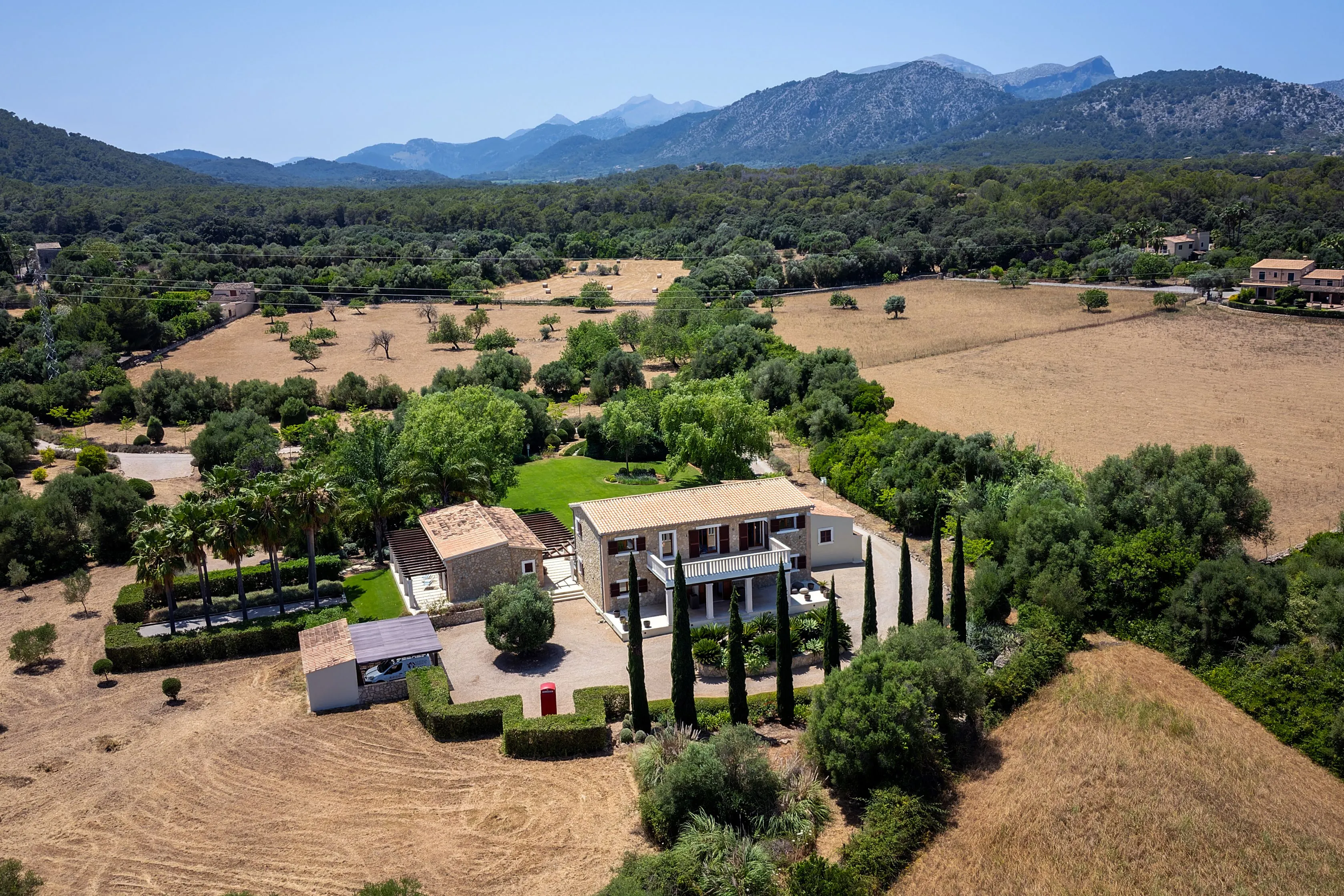 Elegante finca de 6 dormitorios con casa de invitados, piscina y vistas a la montaña en Pollensa-5