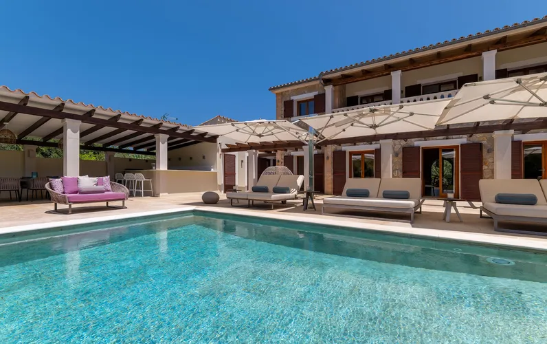 Elegant 6-bedroom countryside estate with guest house, pool & mountain views in Pollensa