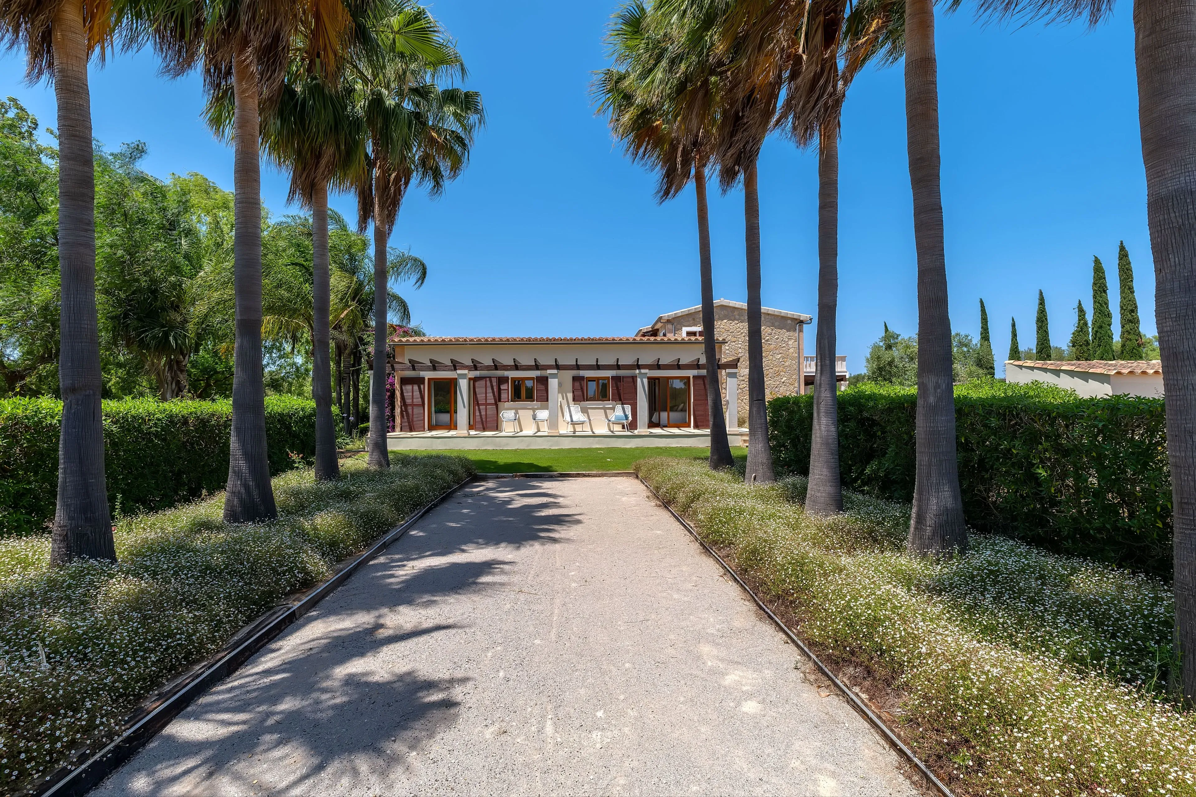 Elegante finca de 6 dormitorios con casa de invitados, piscina y vistas a la montaña en Pollensa-20