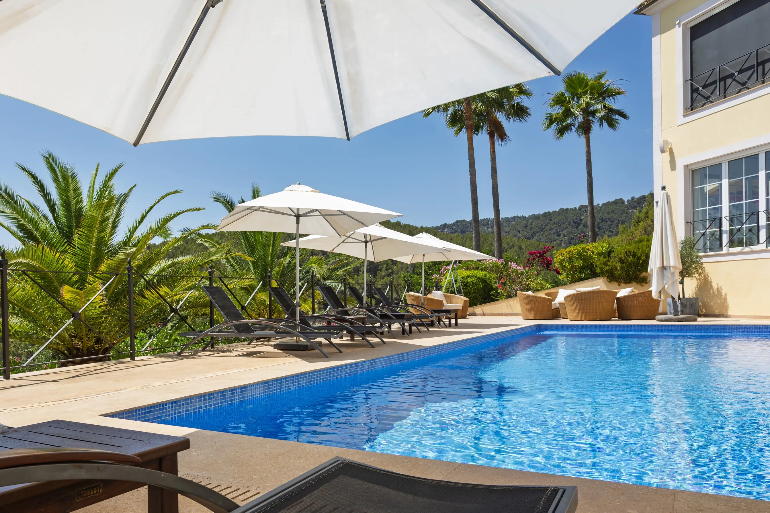 Großzügige Villa mit Ferienvermietungslizenz in exklusiver Lage von Son Vida-1