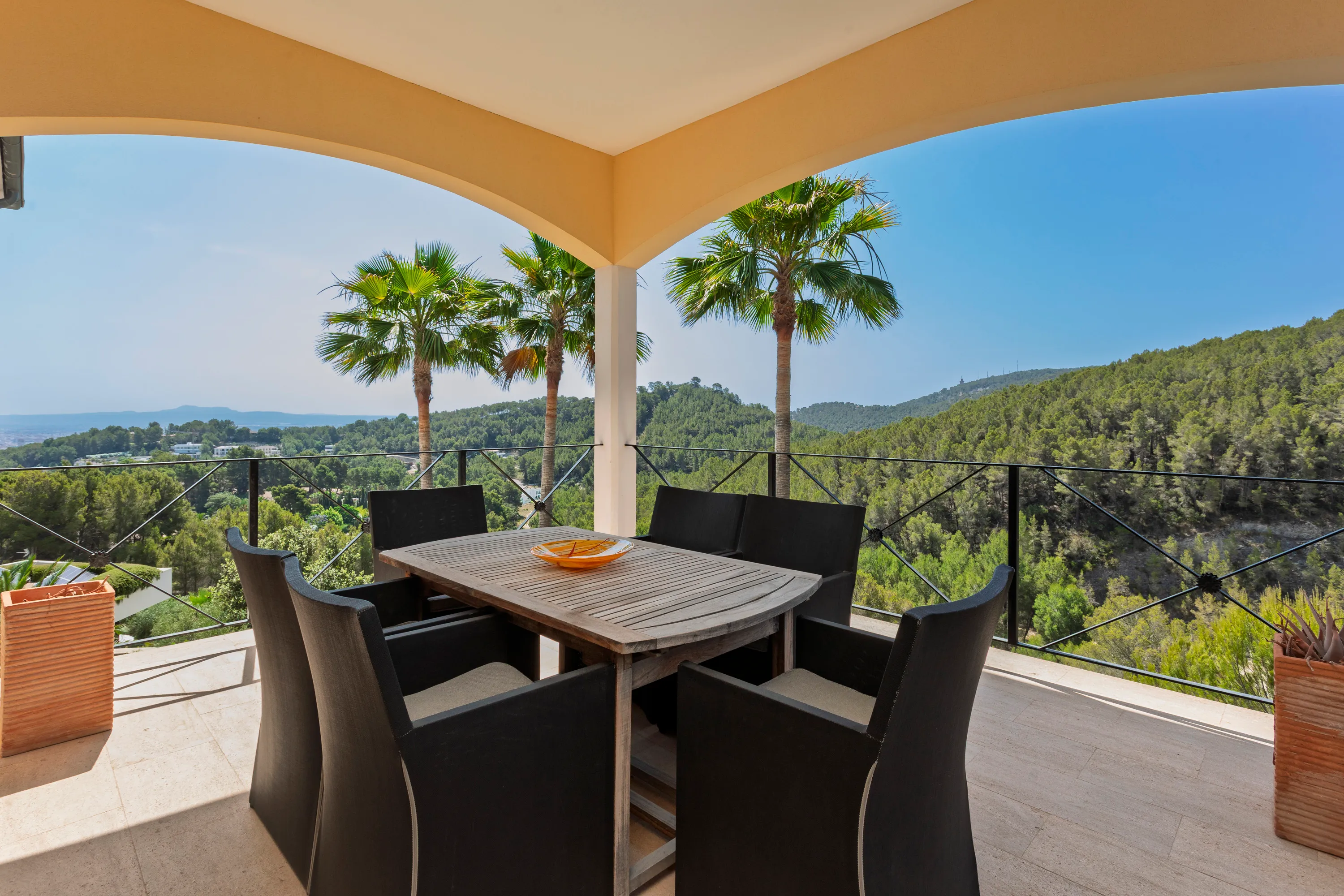 Großzügige Villa mit Ferienvermietungslizenz in exklusiver Lage von Son Vida-4