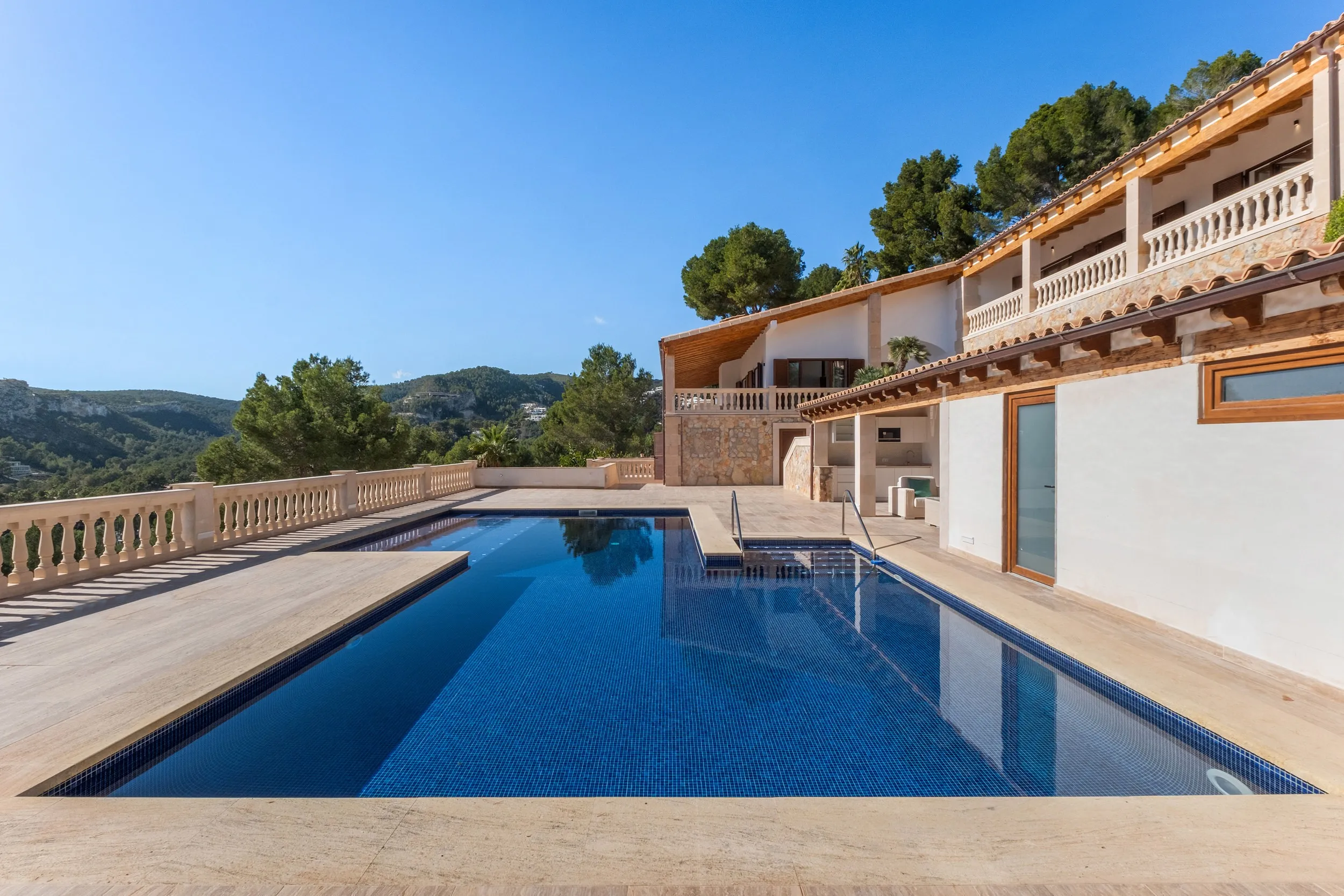 Exquisite Stone-Faced Villa with Panoramic Sea Views in Son Vida-4