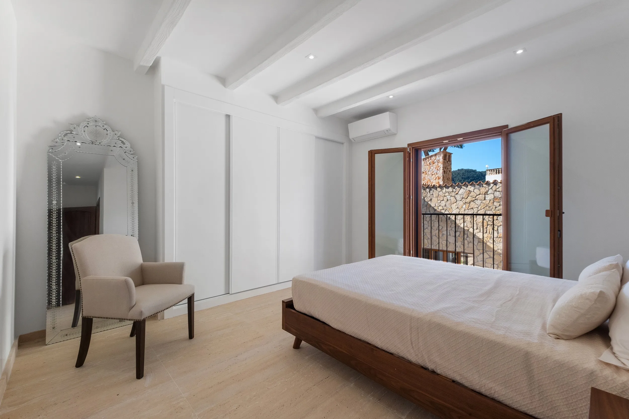 Exquisite Stone-Faced Villa with Panoramic Sea Views in Son Vida-19