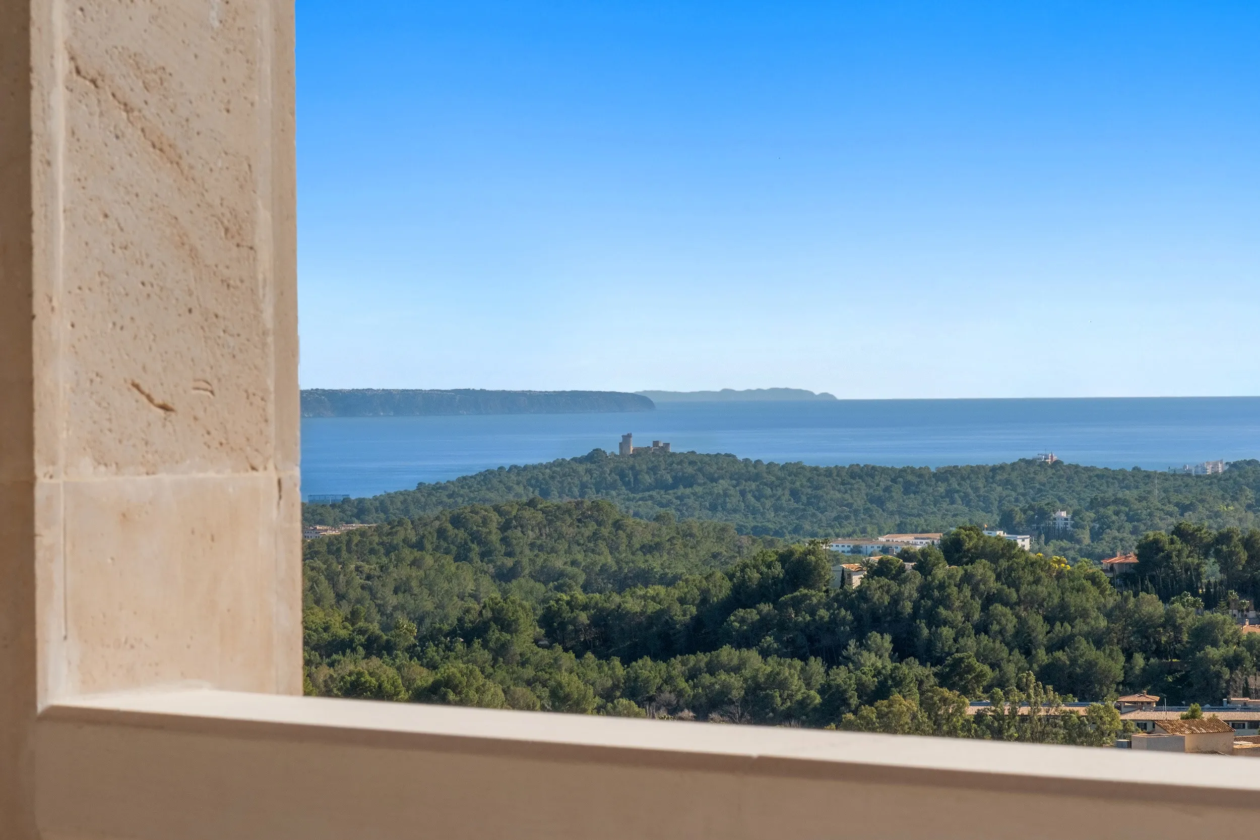 Udsøgt stenvendt villa med panoramaudsigt over havet i Son Vida-11