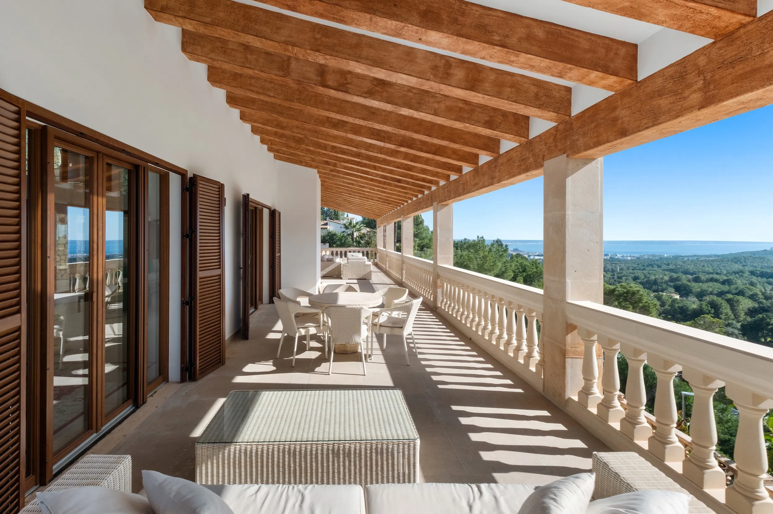 Impresionante villa de piedra con vistas panorámicas al mar en Son Vida-5