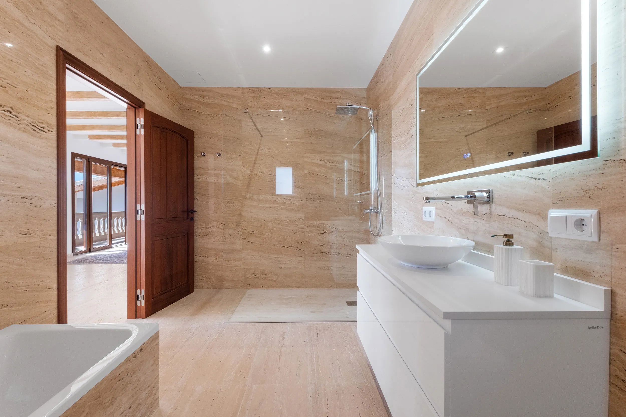 Impresionante villa de piedra con vistas panorámicas al mar en Son Vida-12