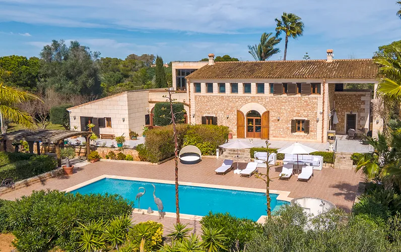 Imponująca finca z kamienia naturalnego w pobliżu Es Trenc