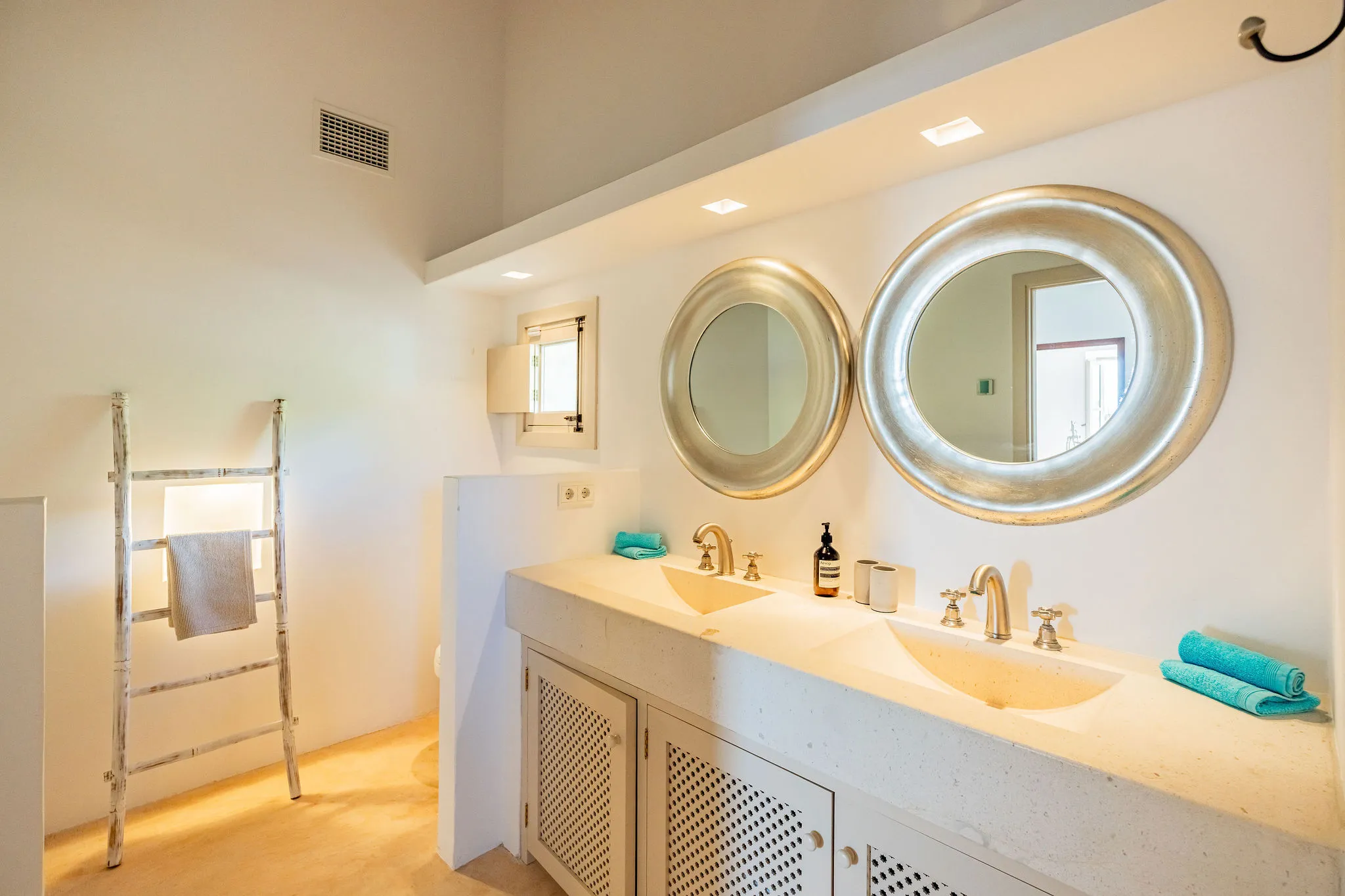 Уникальный оазис в финке в окружении средиземноморской природы-12