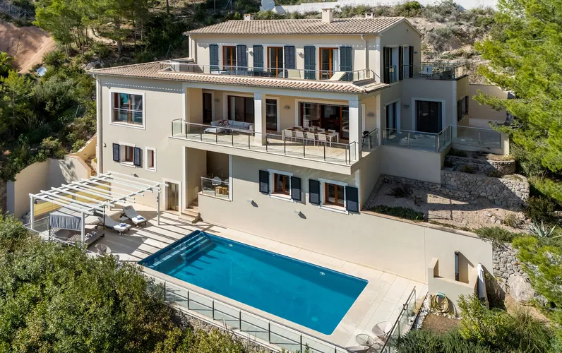 Villa with Spectacular Sea Views in Son Vida – With Renovation Project