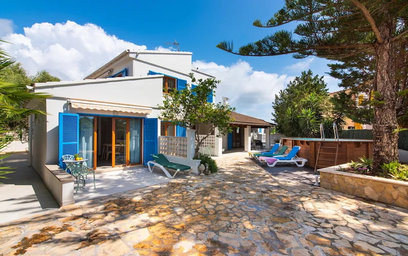 Вилла с четырьмя блоками и лицензией на аренду в Са Кома