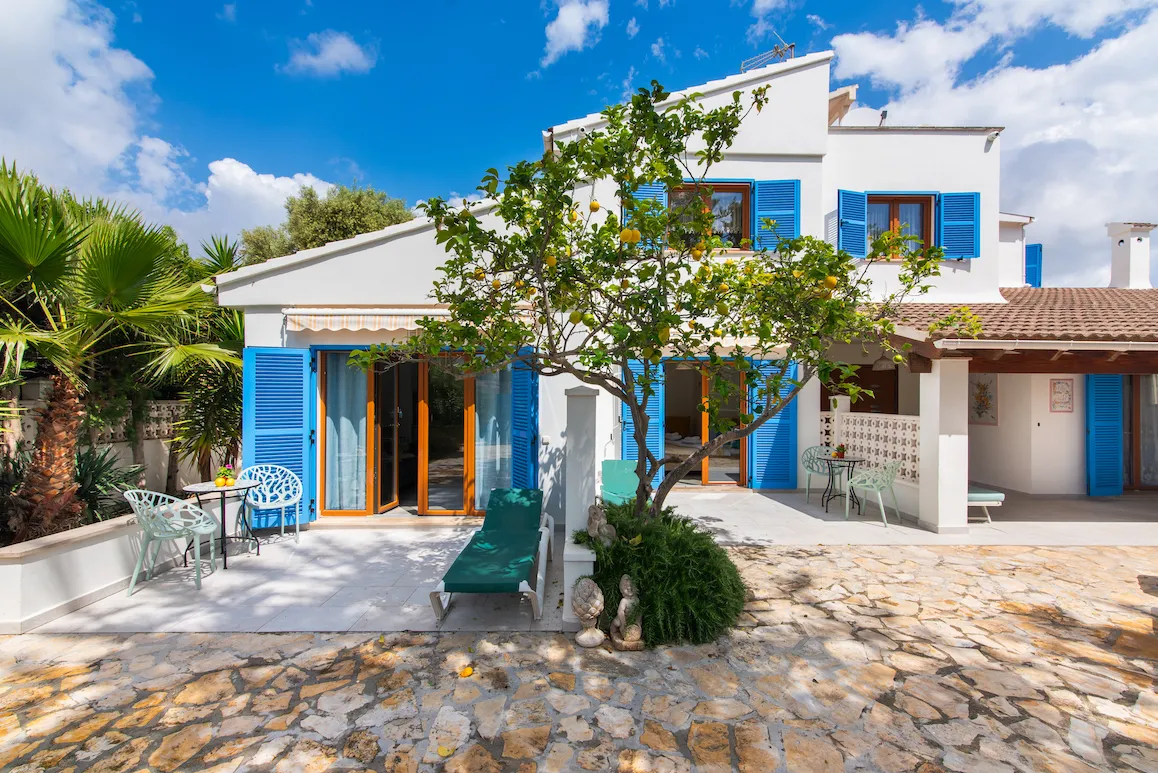 Villa con cuatro unidades y licencia ETV-11