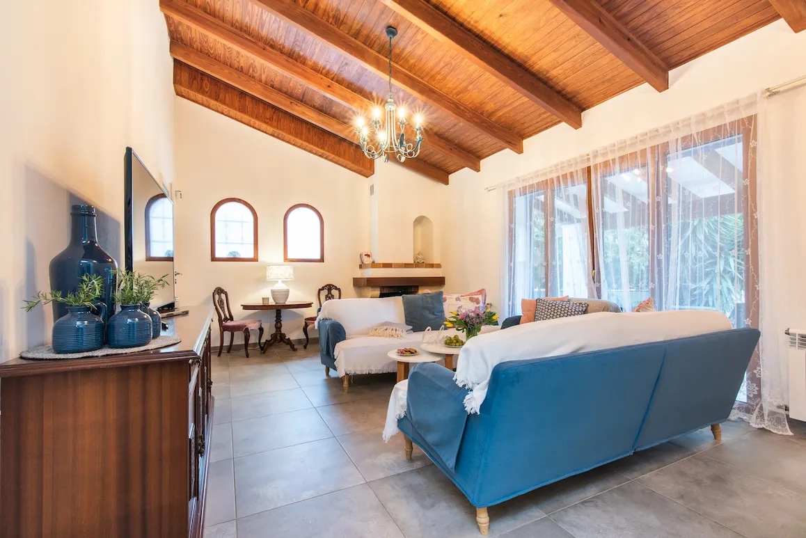 Villa con cuatro unidades y licencia ETV-6