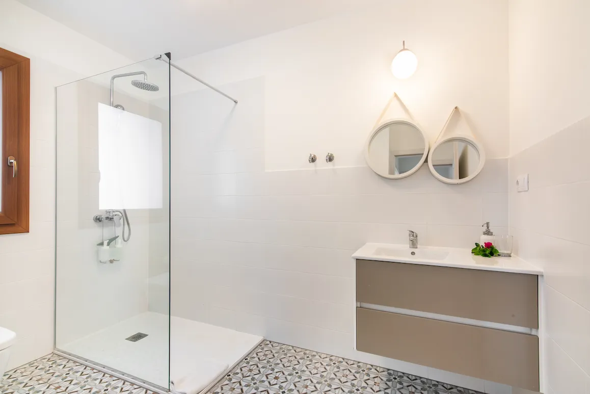 Villa con cuatro unidades y licencia ETV-9