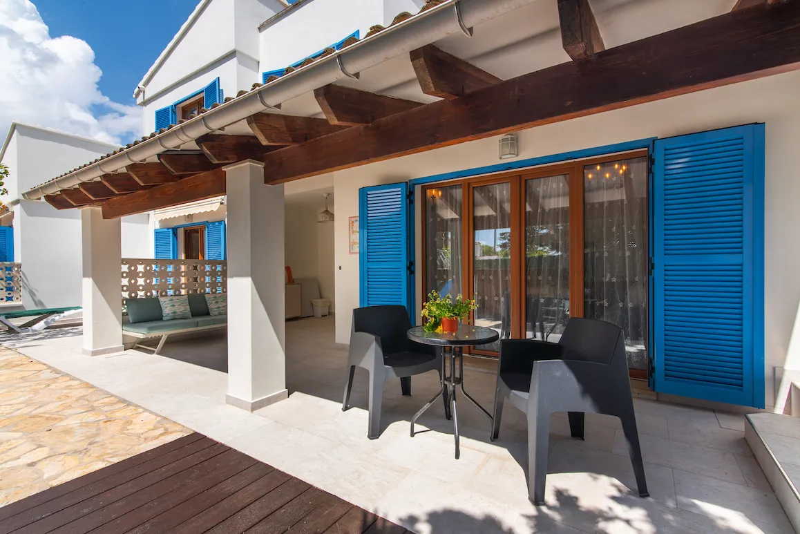 Villa con cuatro unidades y licencia ETV-3